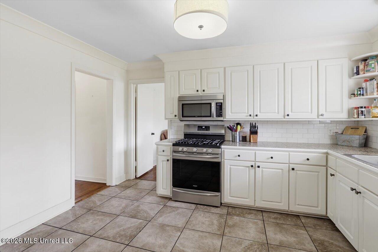 1055 Parkwood Place Property Photo 10