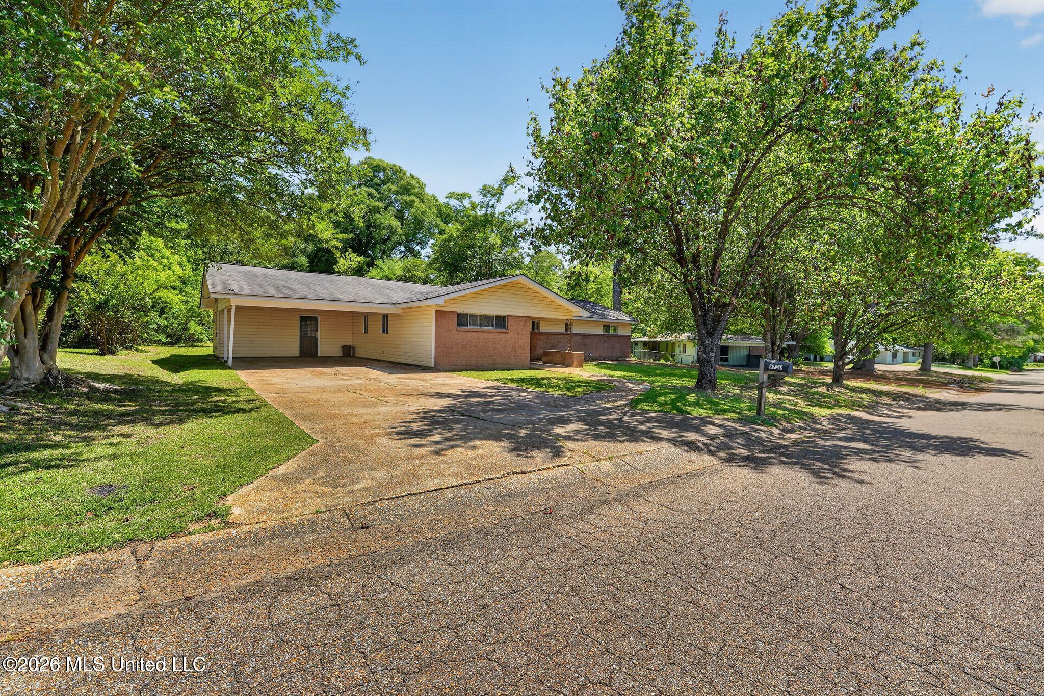 5730 Ne Imperial Drive Property Photo 1