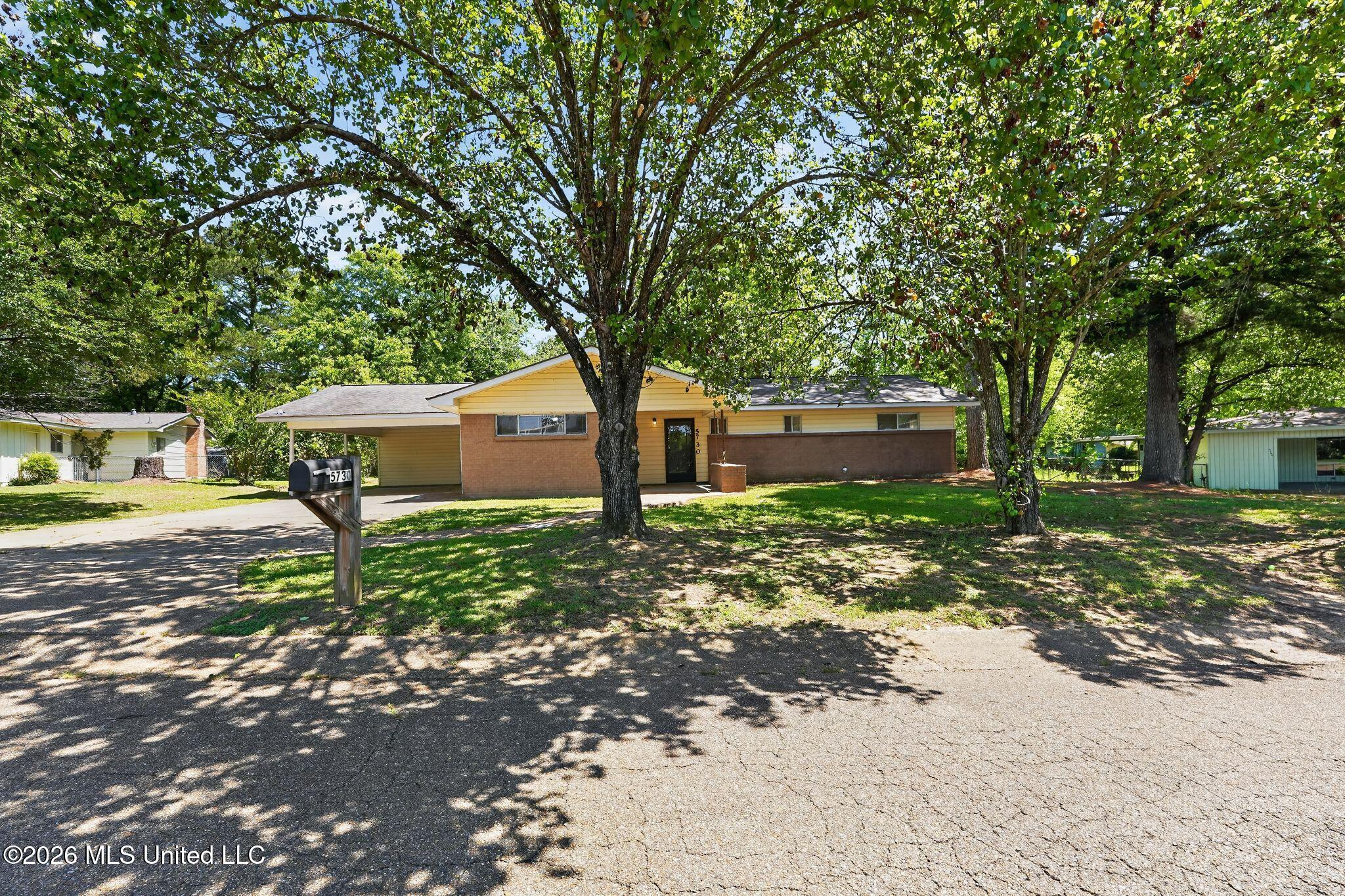 5730 Ne Imperial Drive Property Photo 2