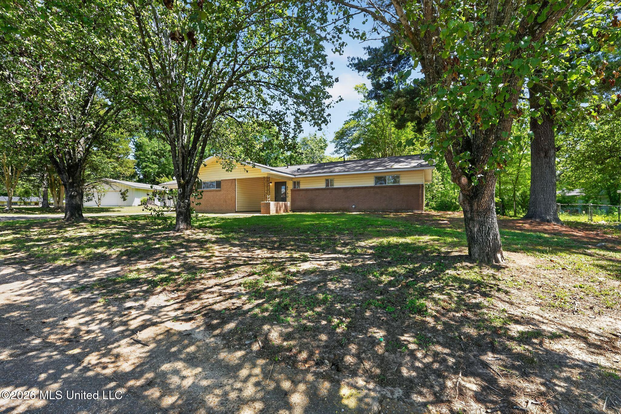 5730 Ne Imperial Drive Property Photo 3
