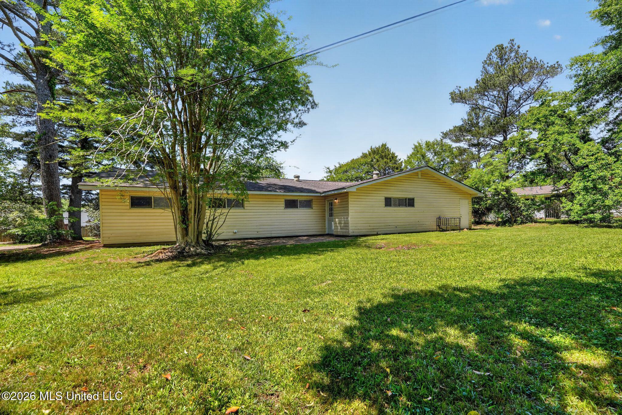 5730 Ne Imperial Drive Property Photo 4