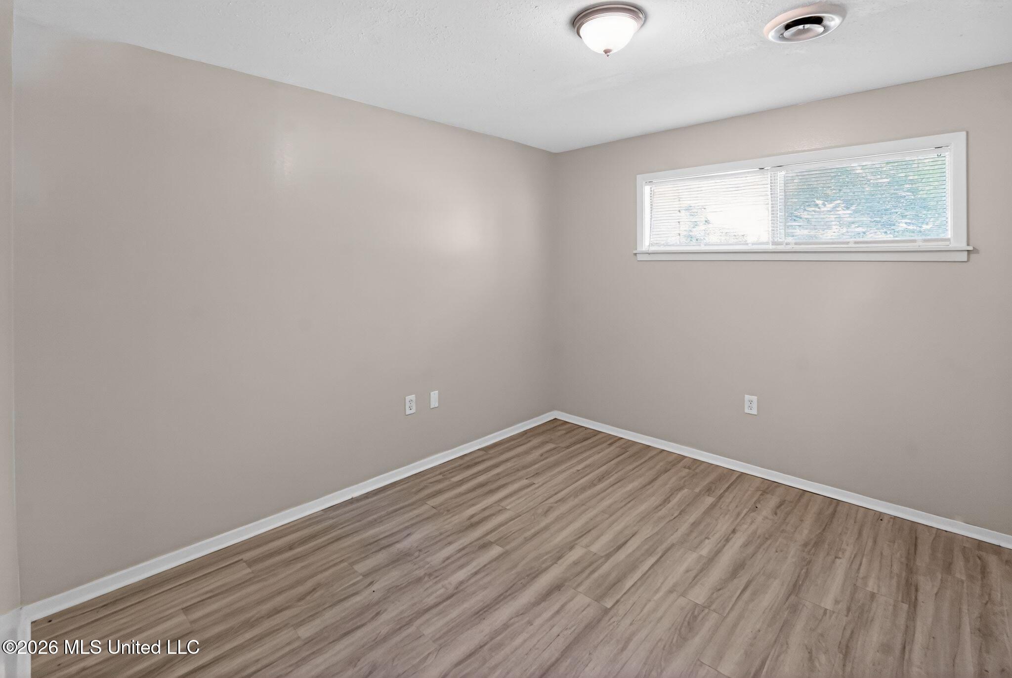 5730 Ne Imperial Drive Property Photo 23