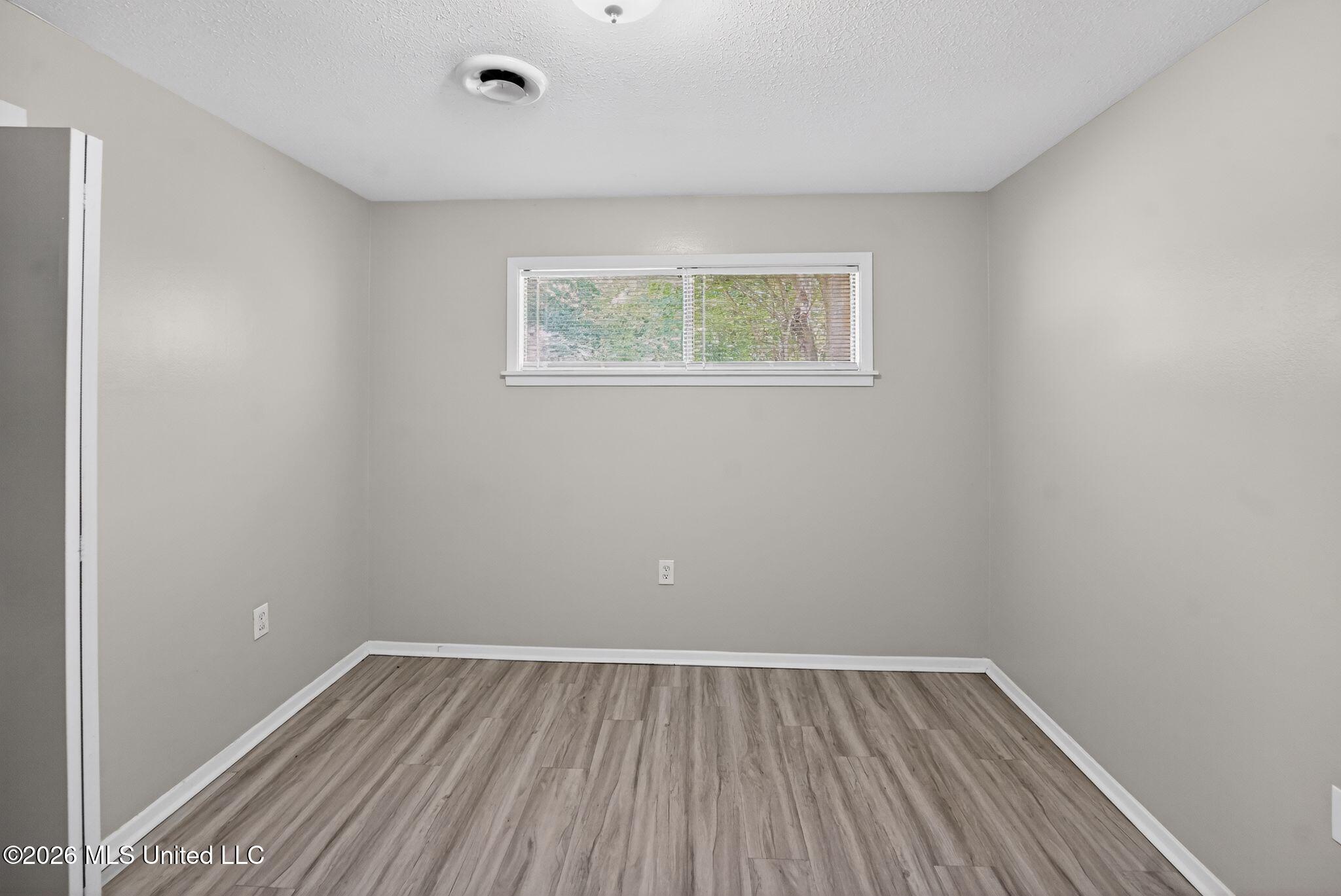 5730 Ne Imperial Drive Property Photo 25
