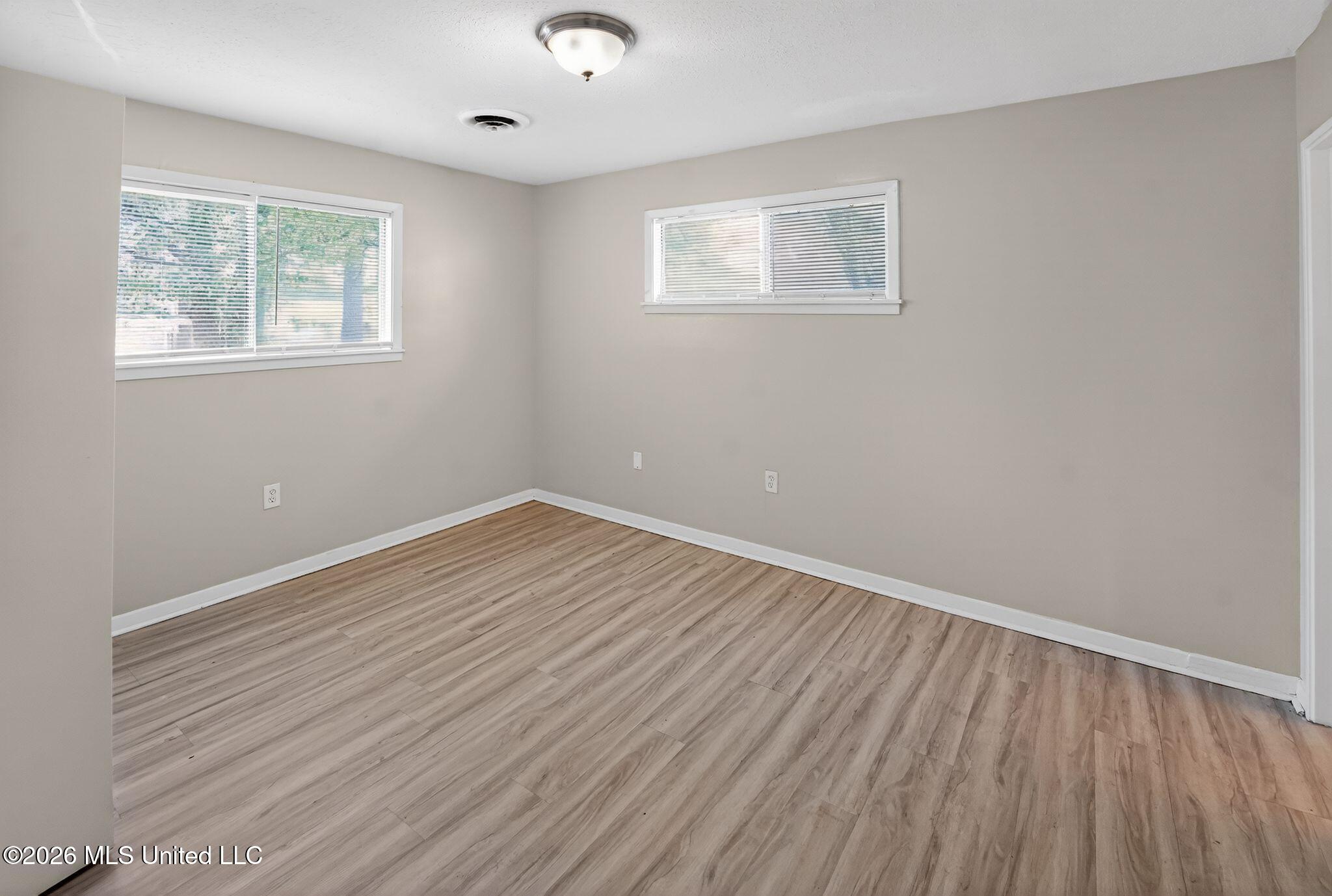 5730 Ne Imperial Drive Property Photo 28