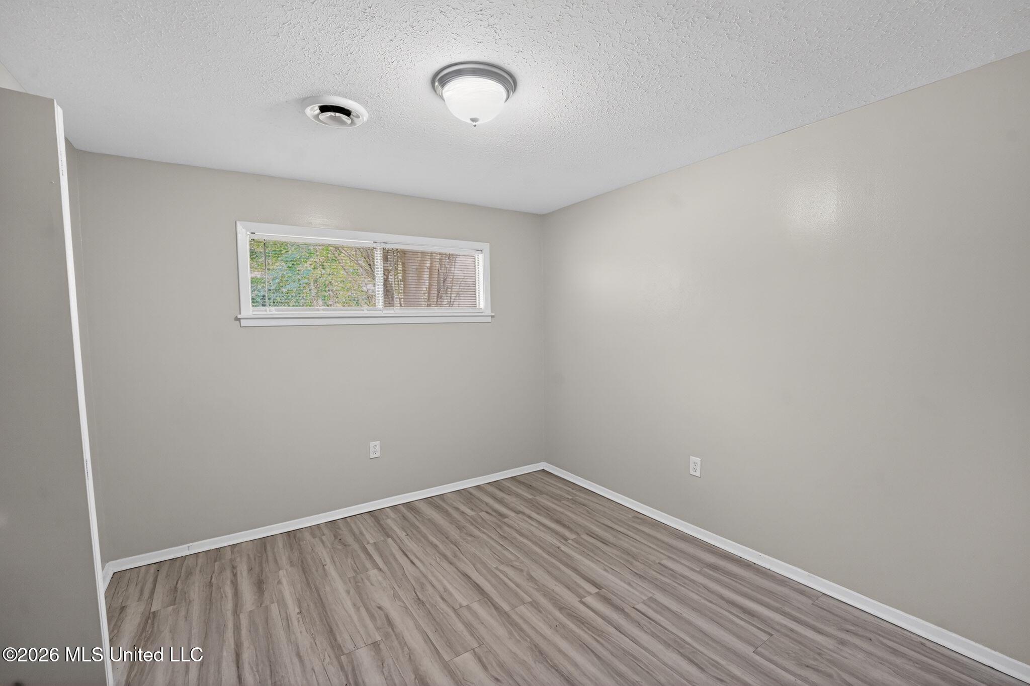 5730 Ne Imperial Drive Property Photo 30
