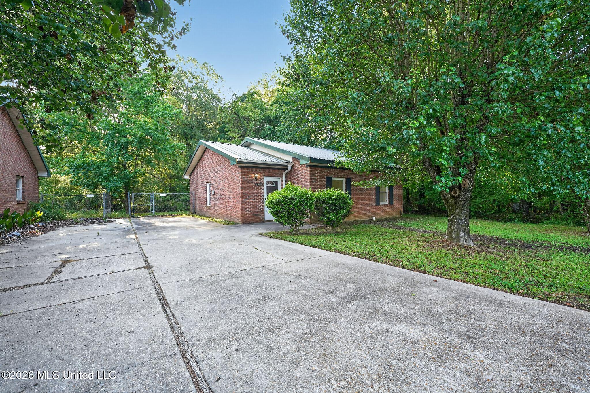 4090 Puckett Road Property Photo 6