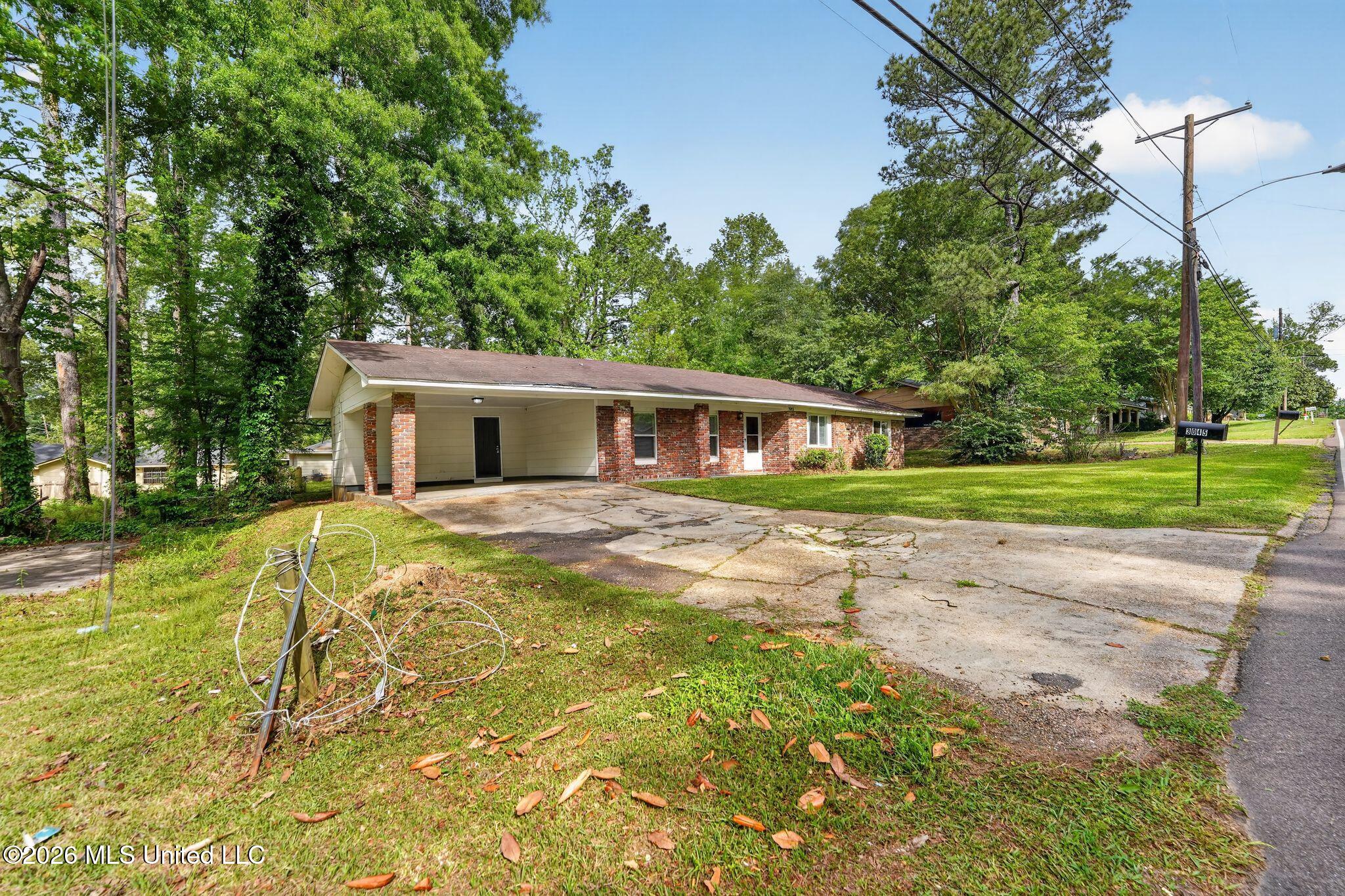 3045 Suncrest Drive Property Photo 2