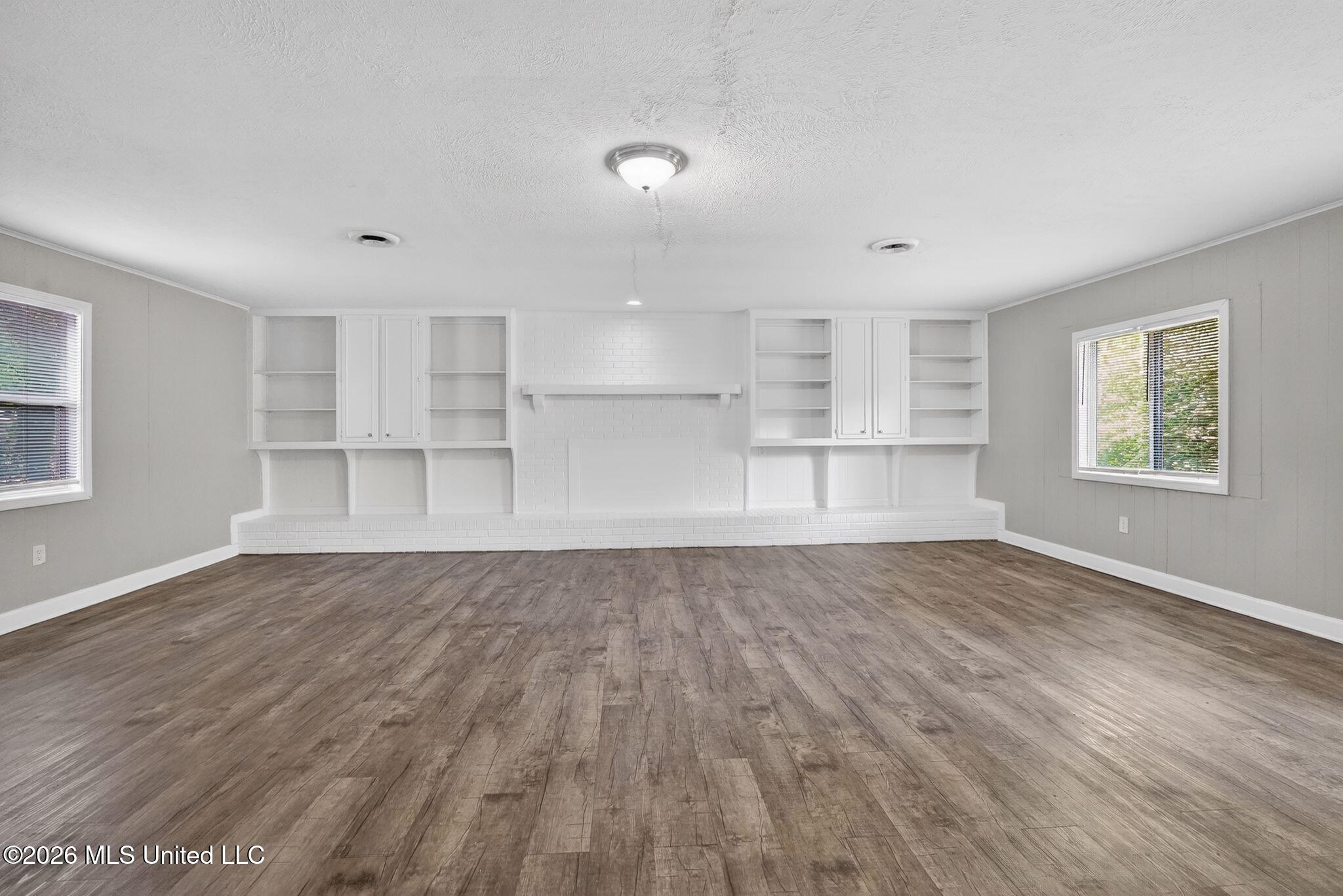 3045 Suncrest Drive Property Photo 4
