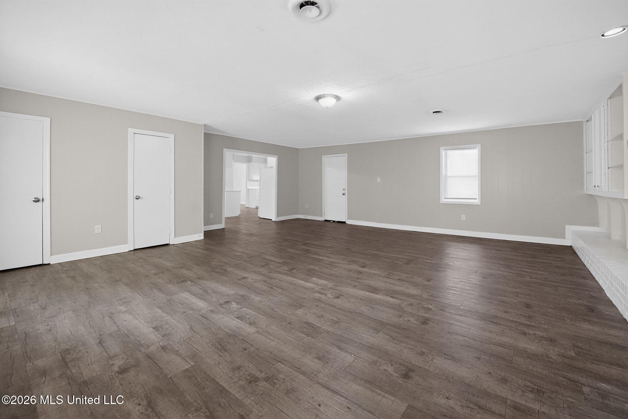 3045 Suncrest Drive Property Photo 5