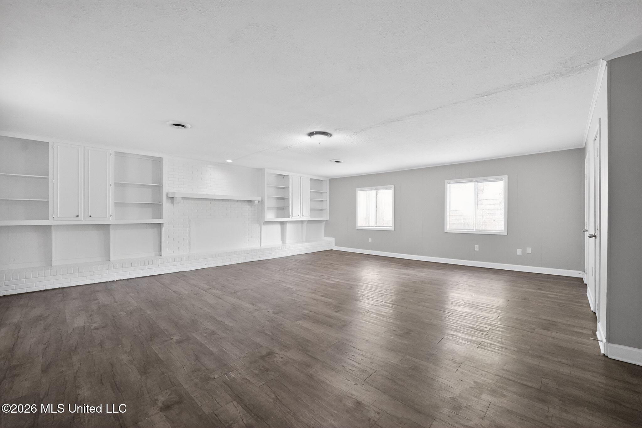 3045 Suncrest Drive Property Photo 7