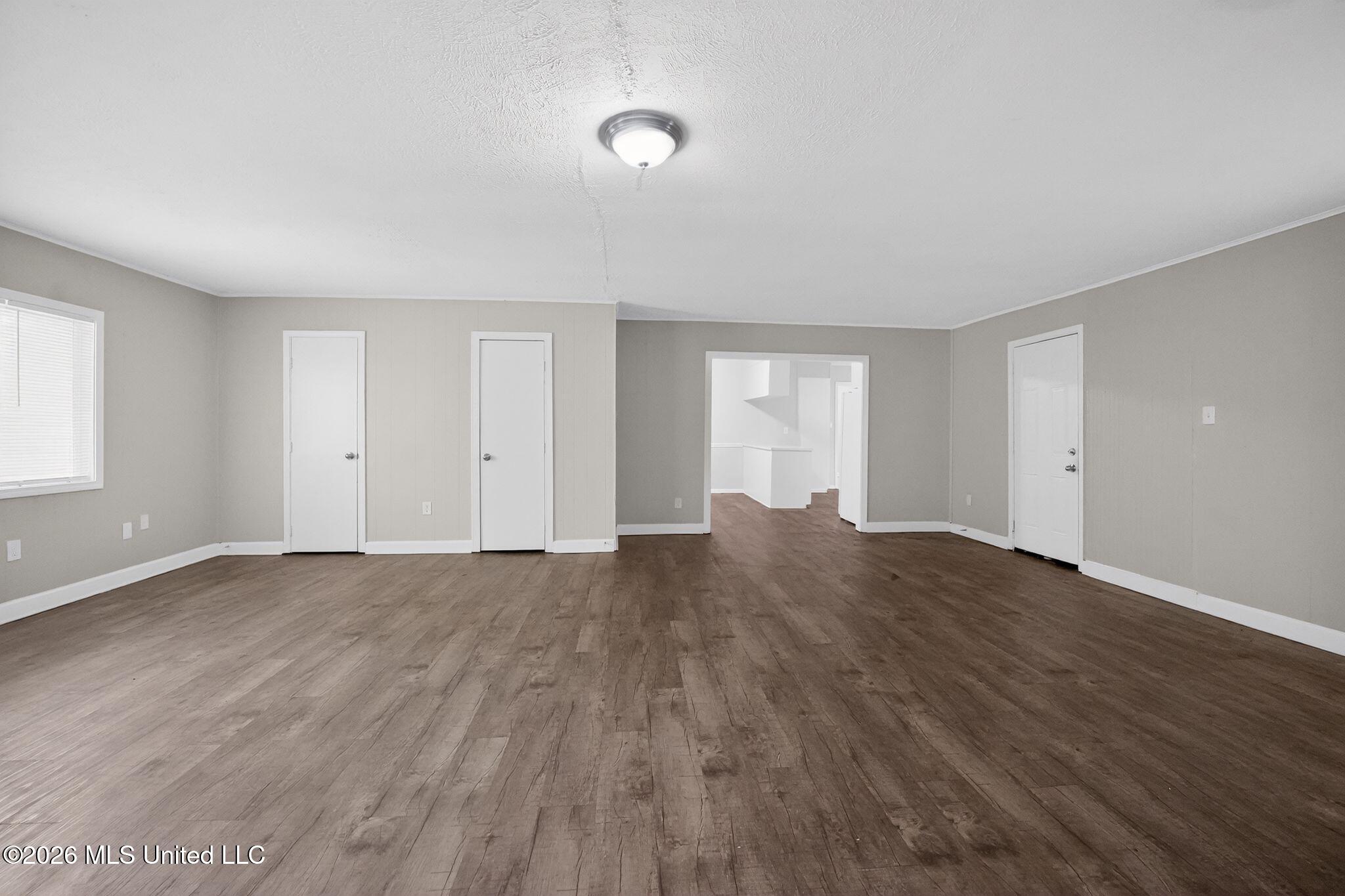 3045 Suncrest Drive Property Photo 8