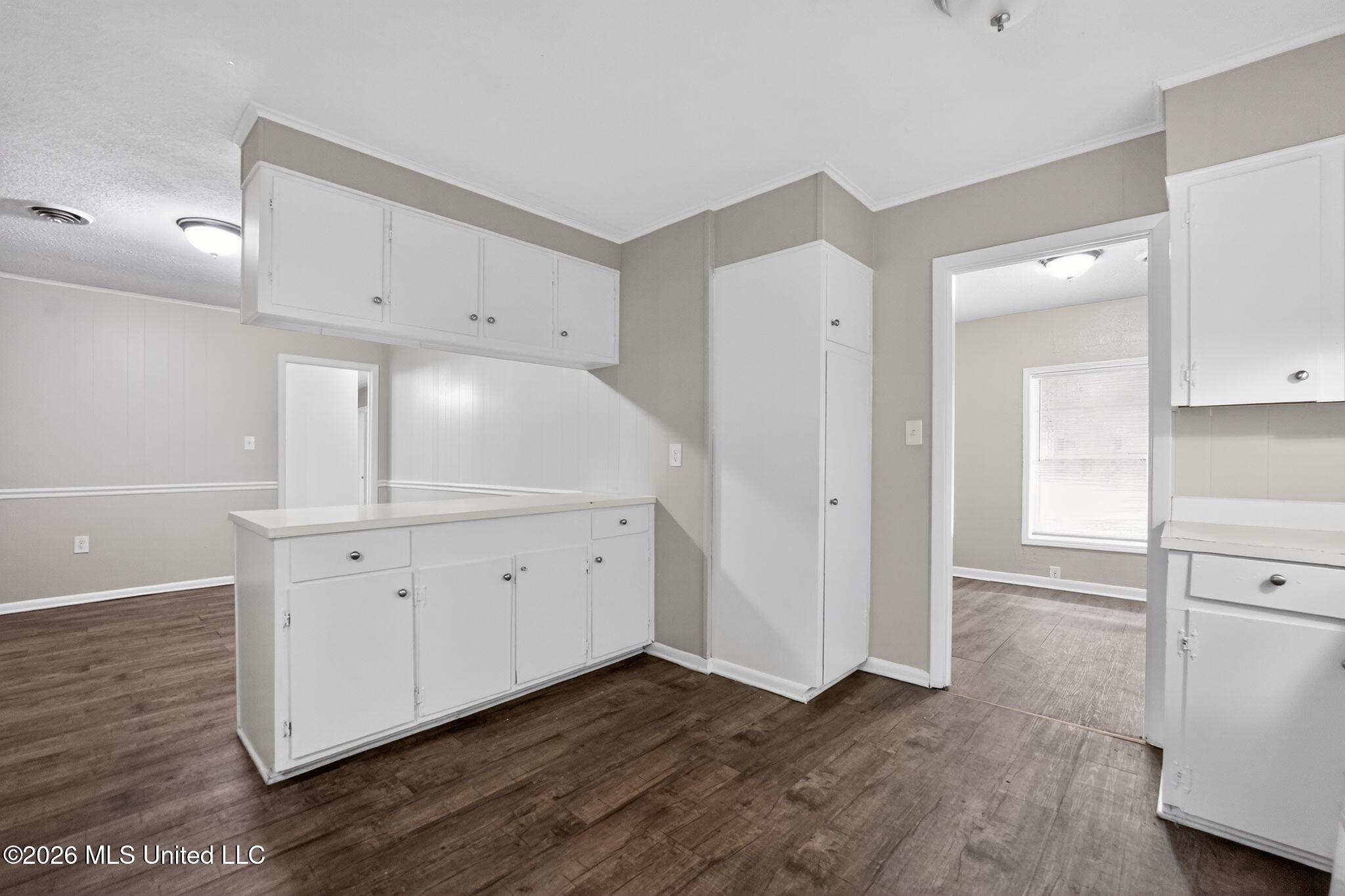 3045 Suncrest Drive Property Photo 10