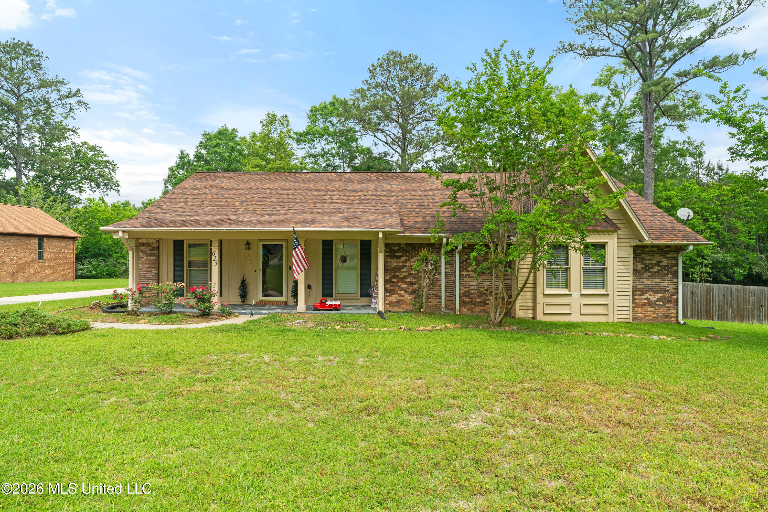 623 Cherry Lane Property Photo 1