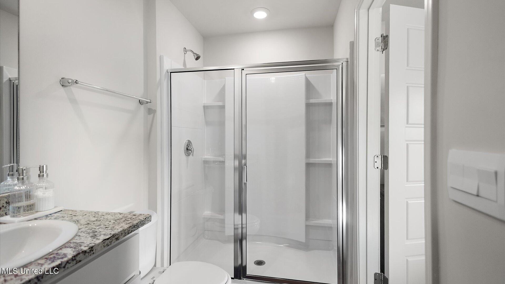 5018 Fox Glen Drive Property Photo 24