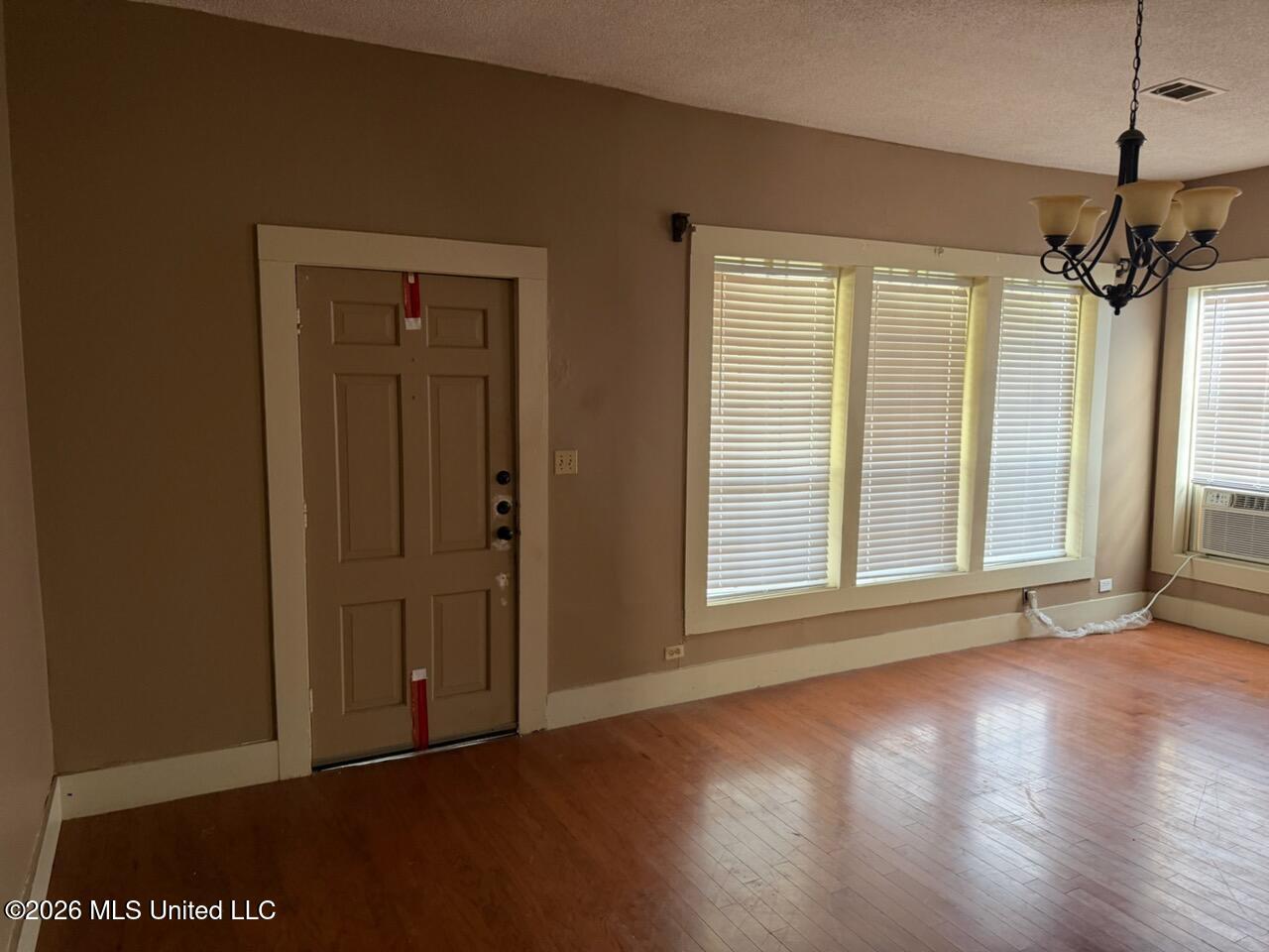 501 Lee Street Property Photo 5