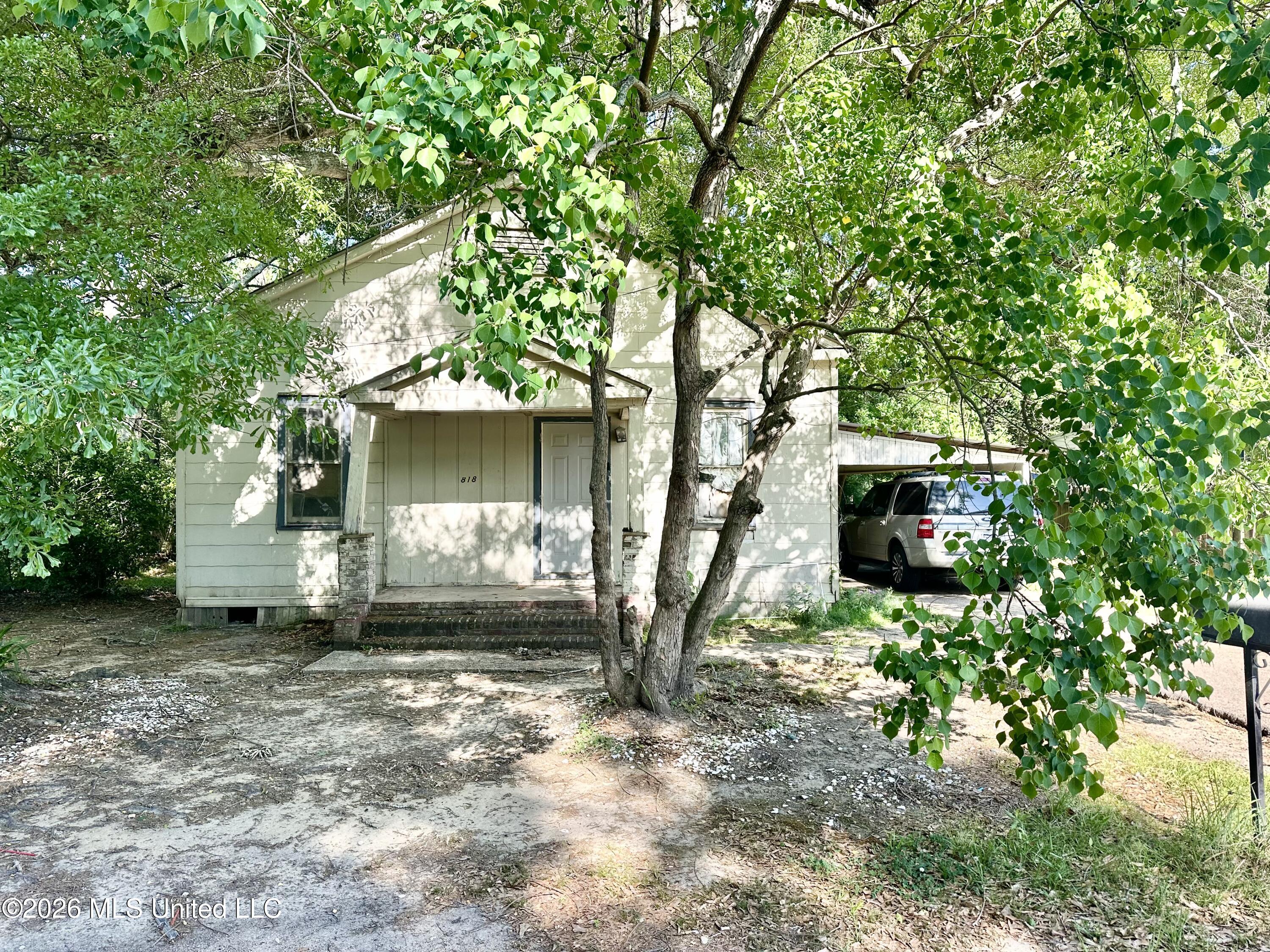 818 N Jackson Street Property Photo 1