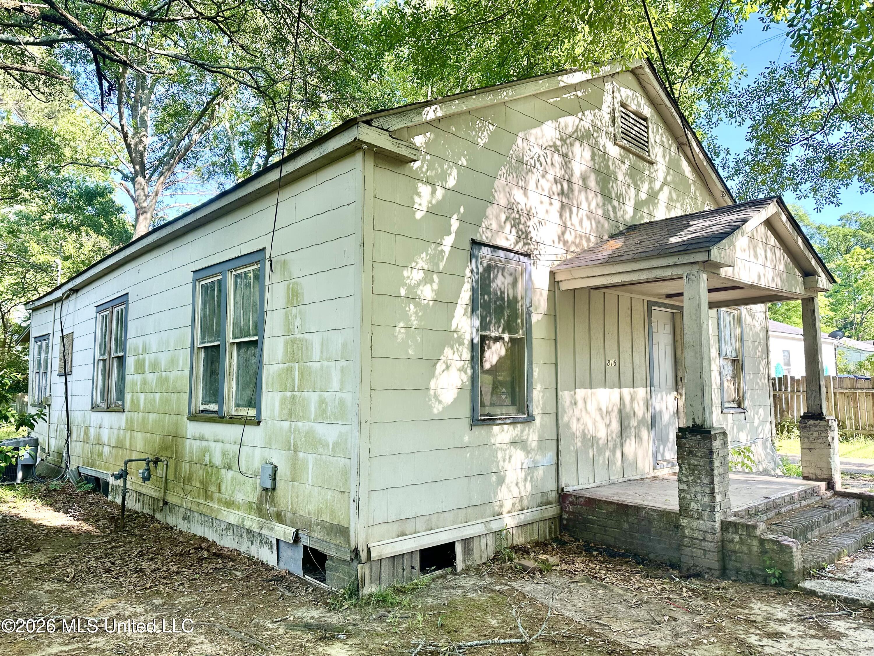 818 N Jackson Street Property Photo 16