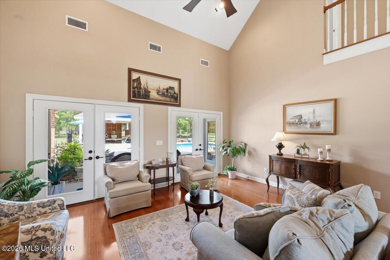 440 Cherry Hill Drive Property Photo 8
