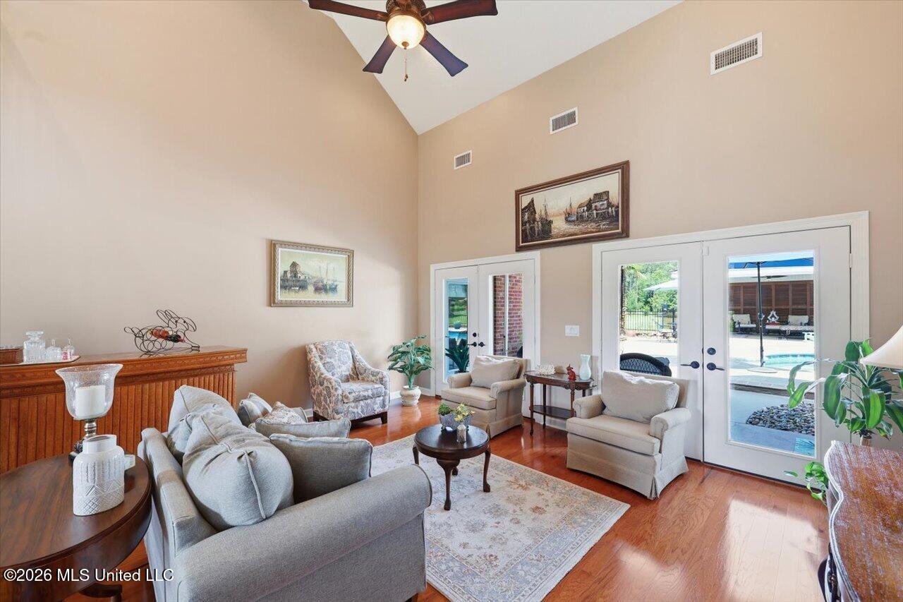 440 Cherry Hill Drive Property Photo 11