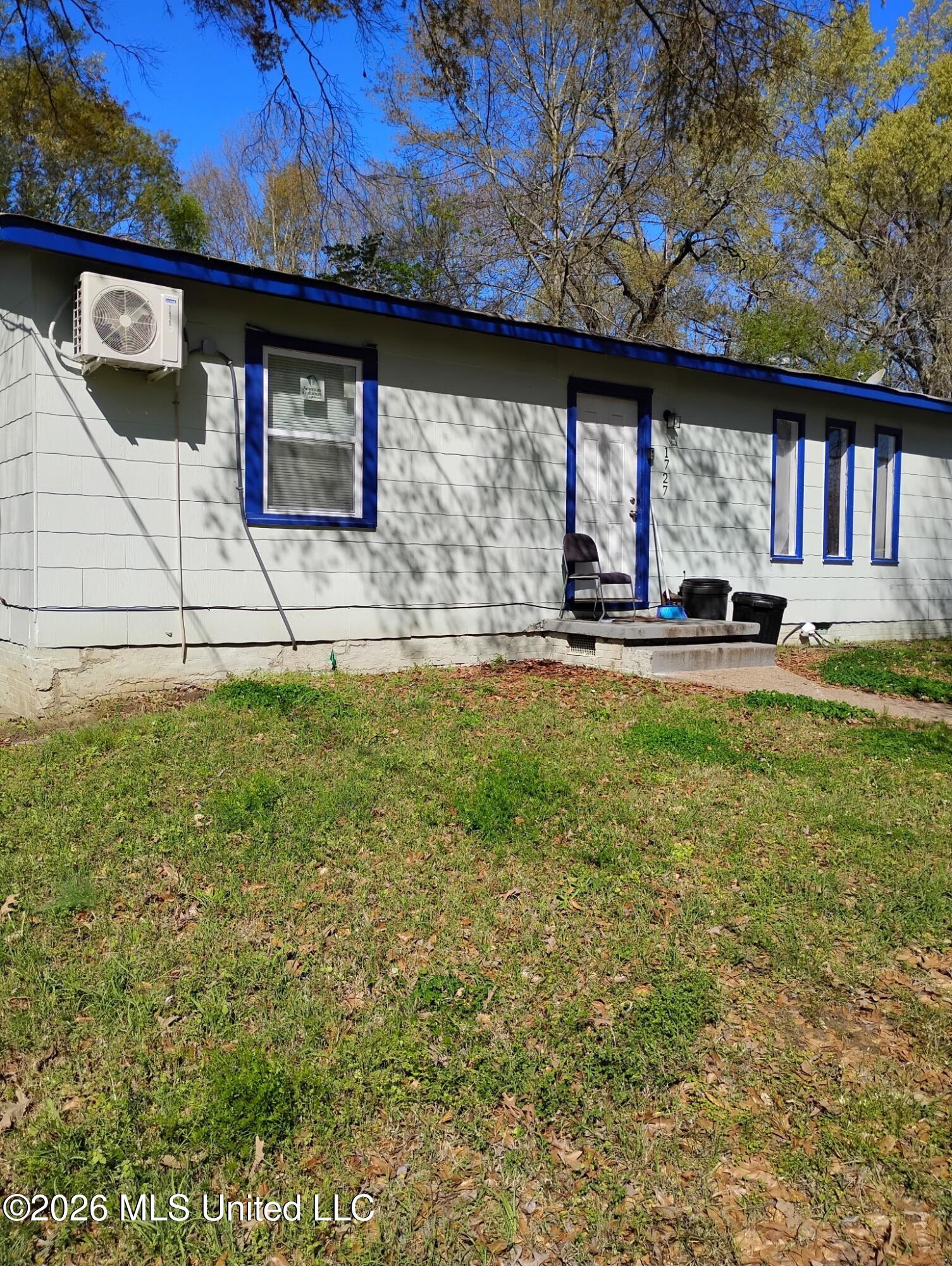1727 Dixie Drive Property Photo 1