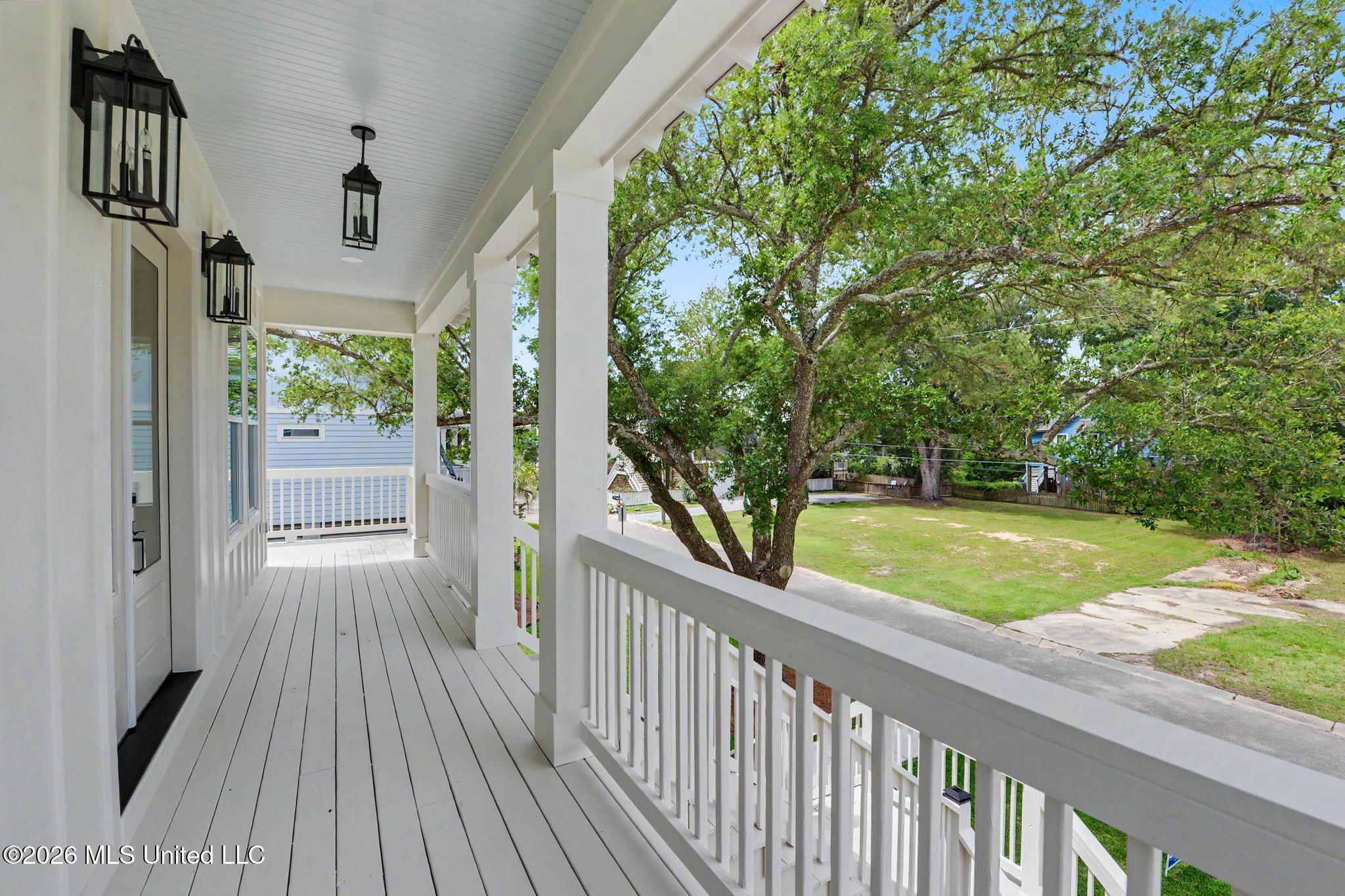 120 Beachview Drive Property Photo 6