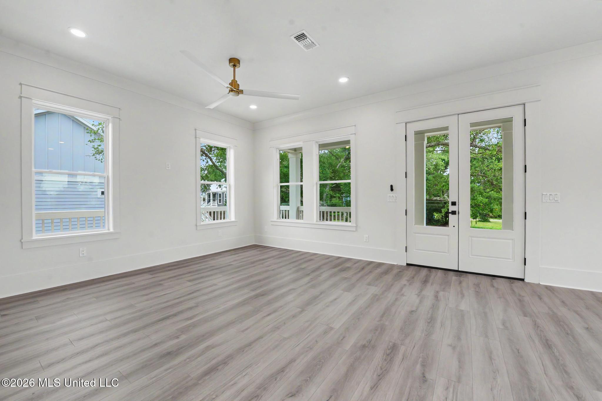 120 Beachview Drive Property Photo 7