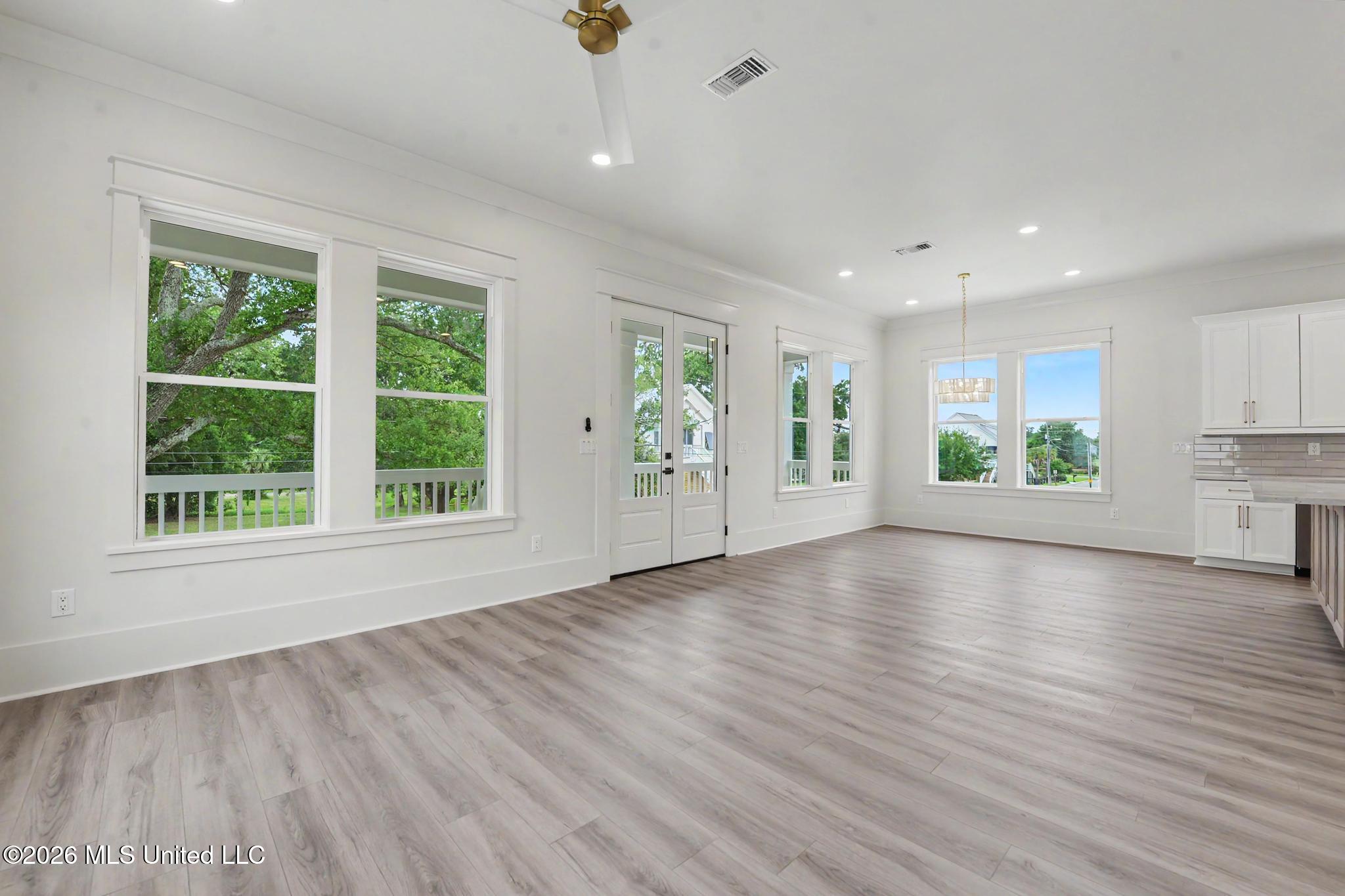 120 Beachview Drive Property Photo 9