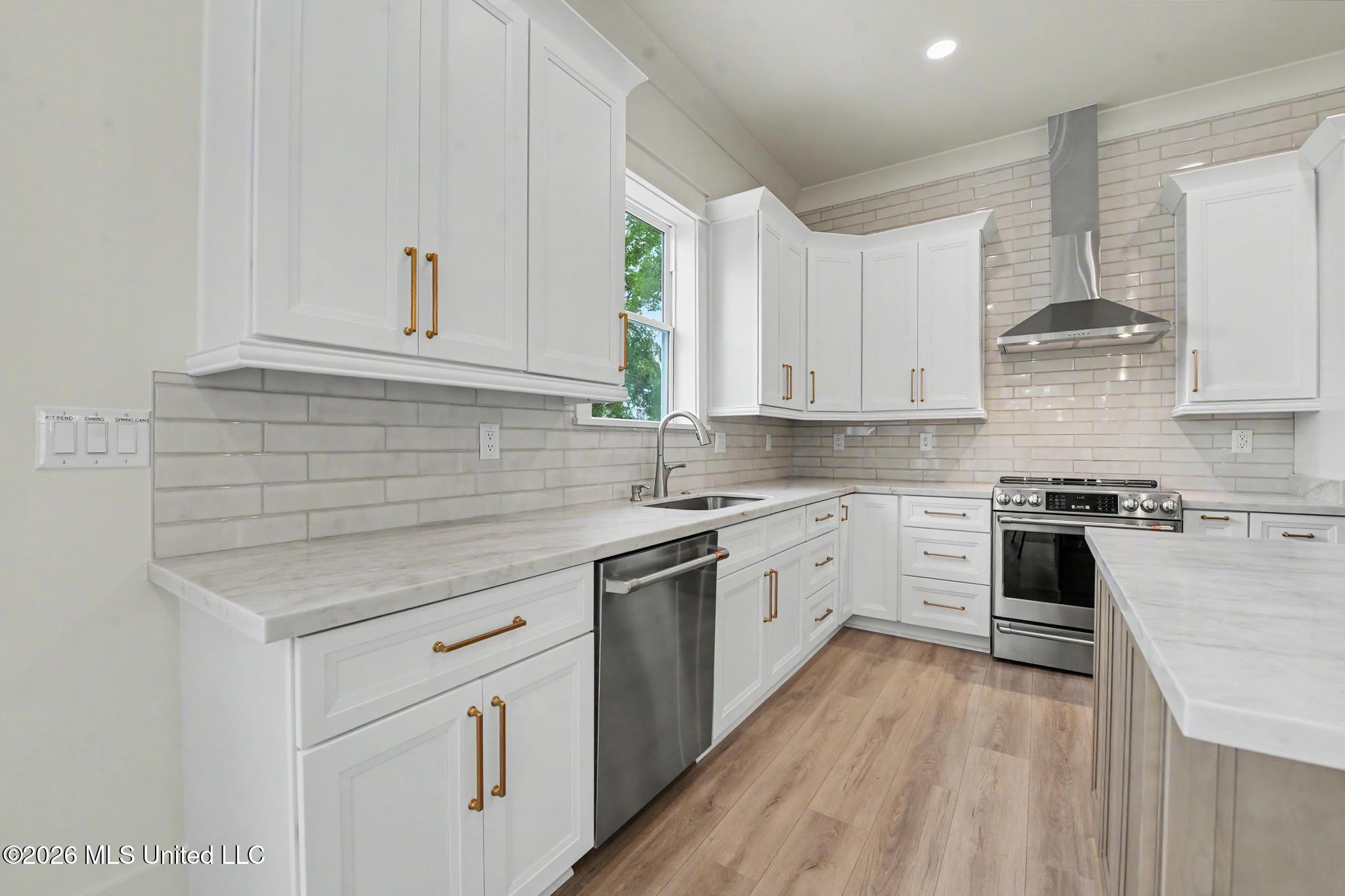120 Beachview Drive Property Photo 17