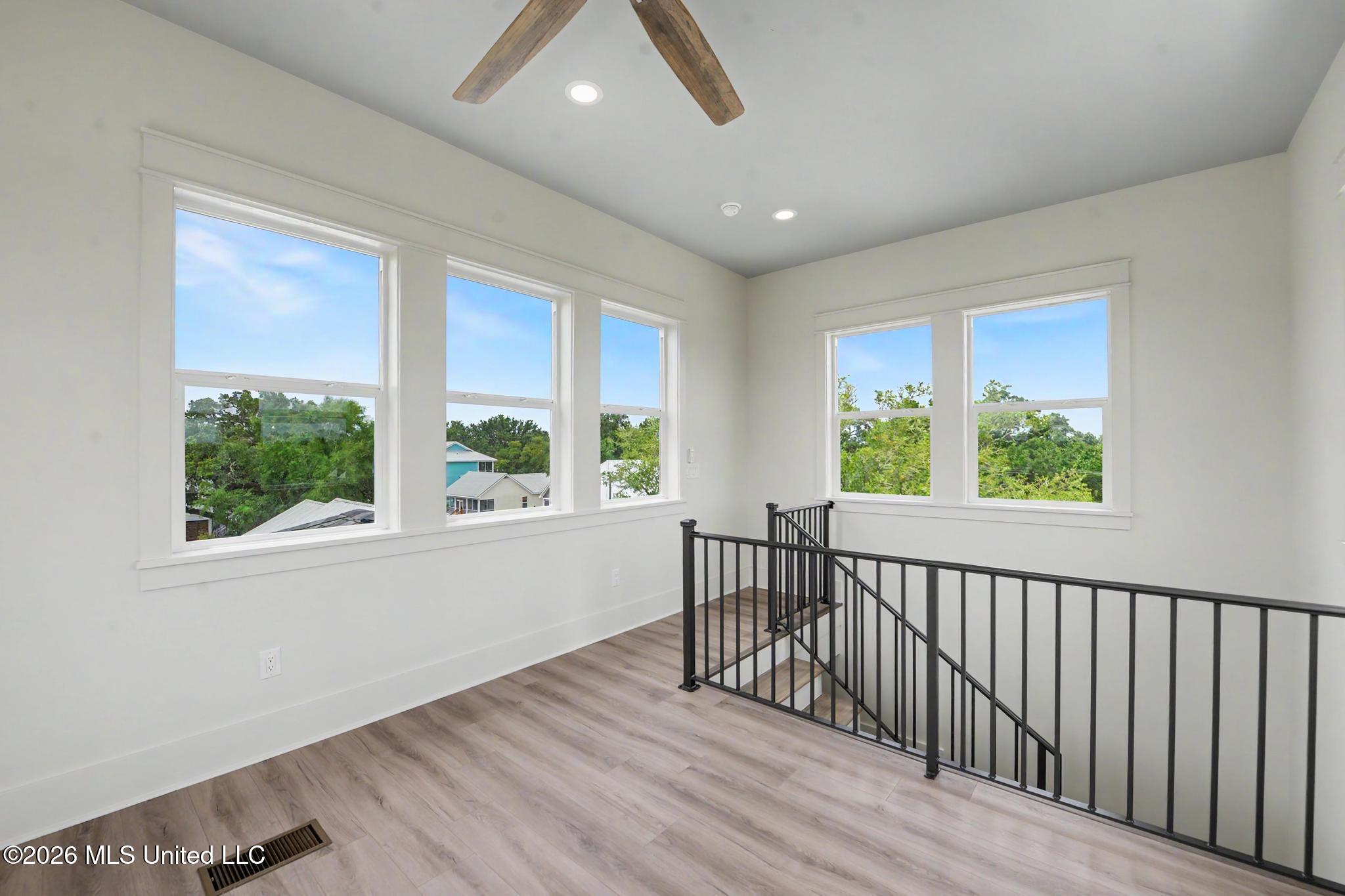120 Beachview Drive Property Photo 33