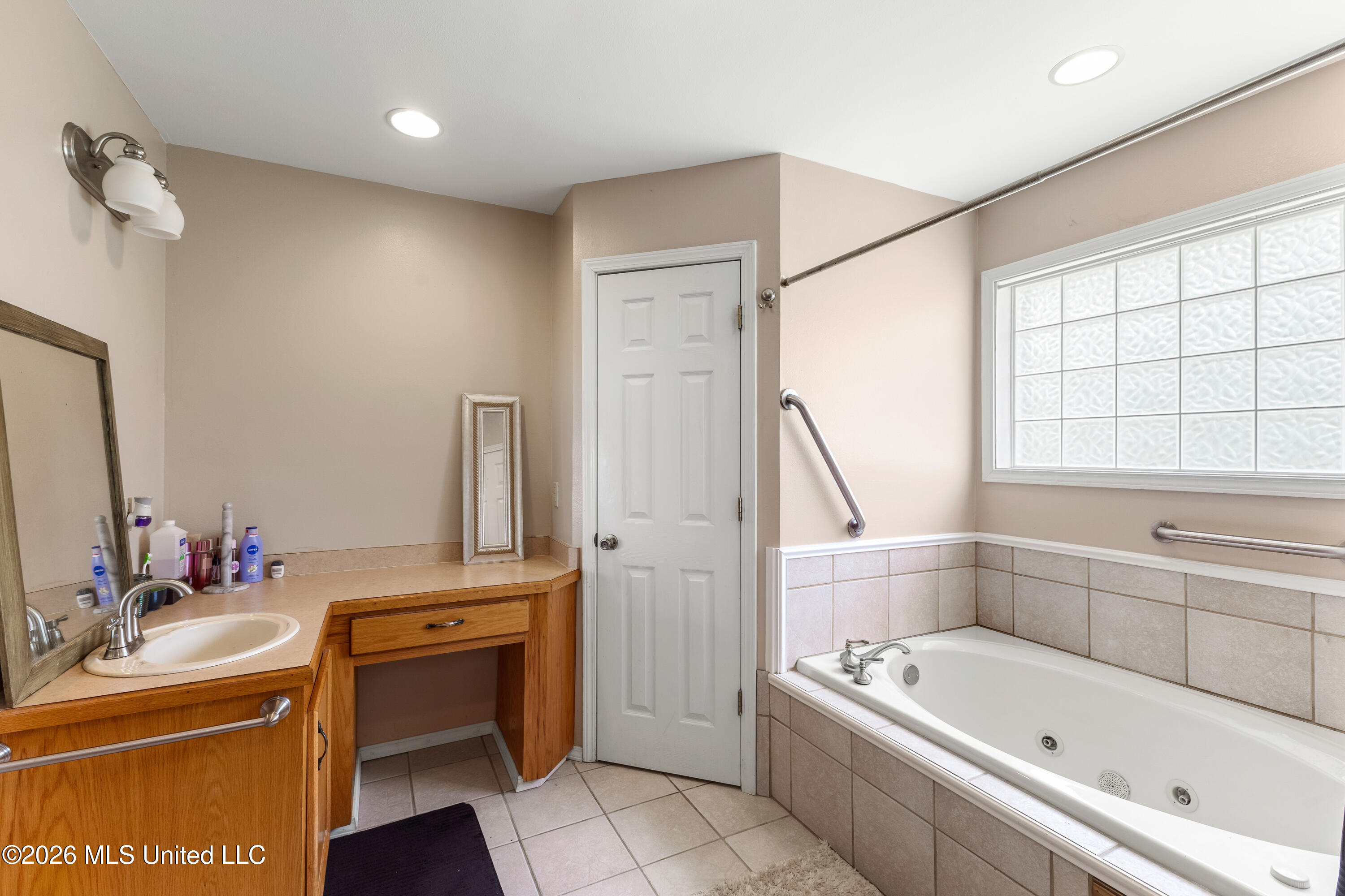 59 Thomas Lane Property Photo 9