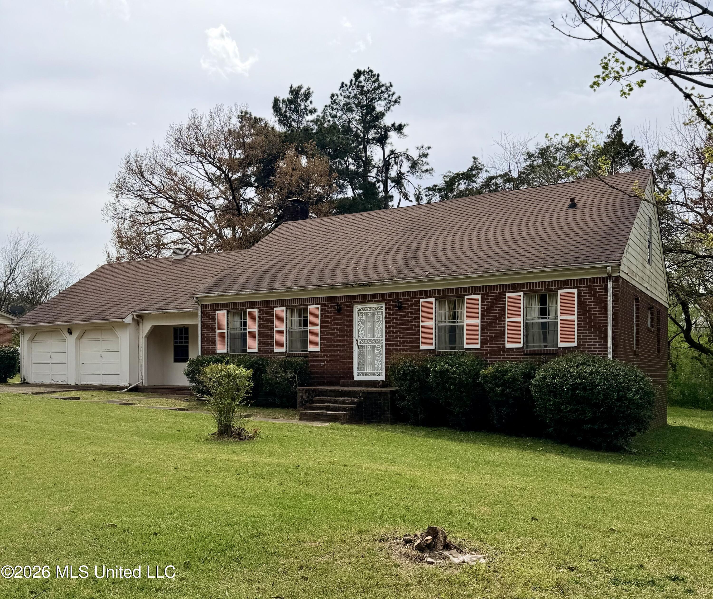 136 Weaver Drive Property Photo 1