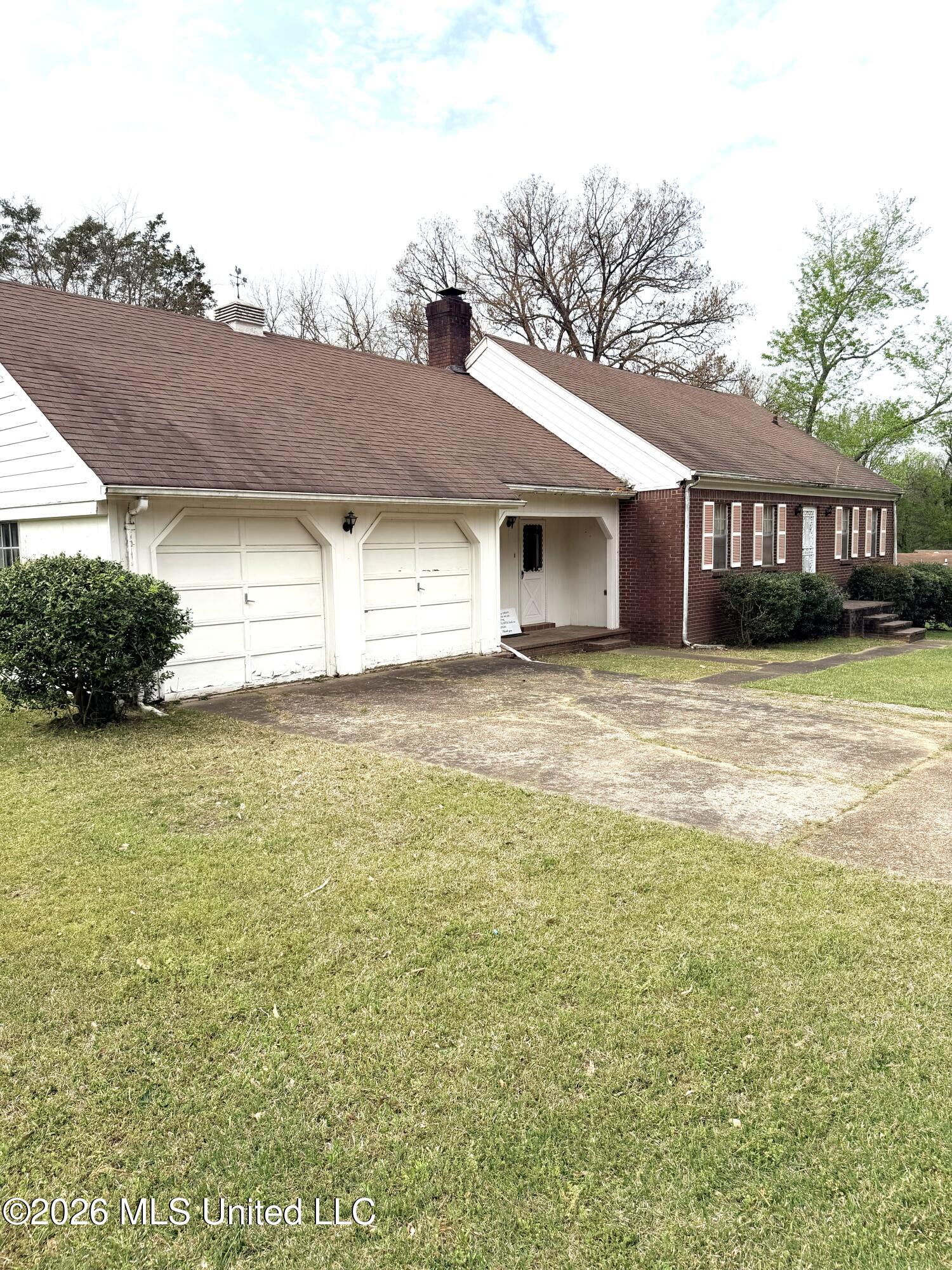 136 Weaver Drive Property Photo 3