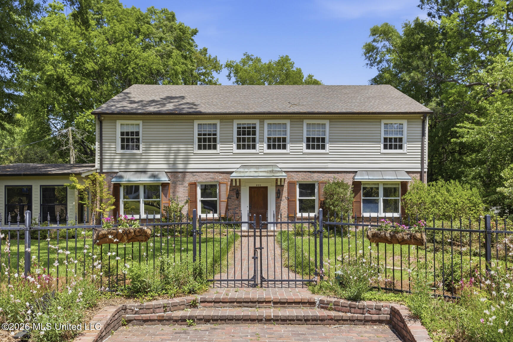 622 Broadway Avenue