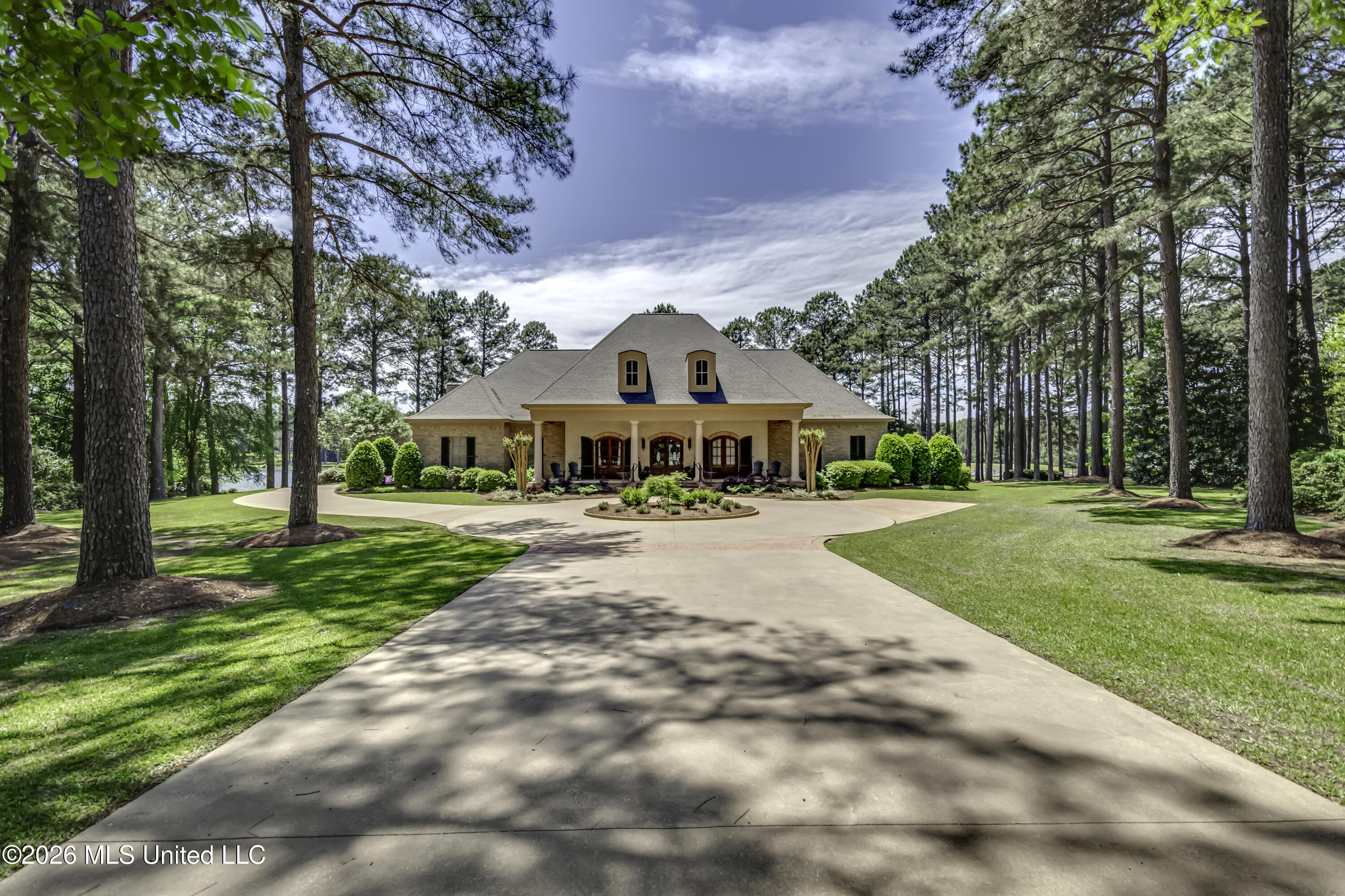 121 Johnstone Drive Property Photo 1