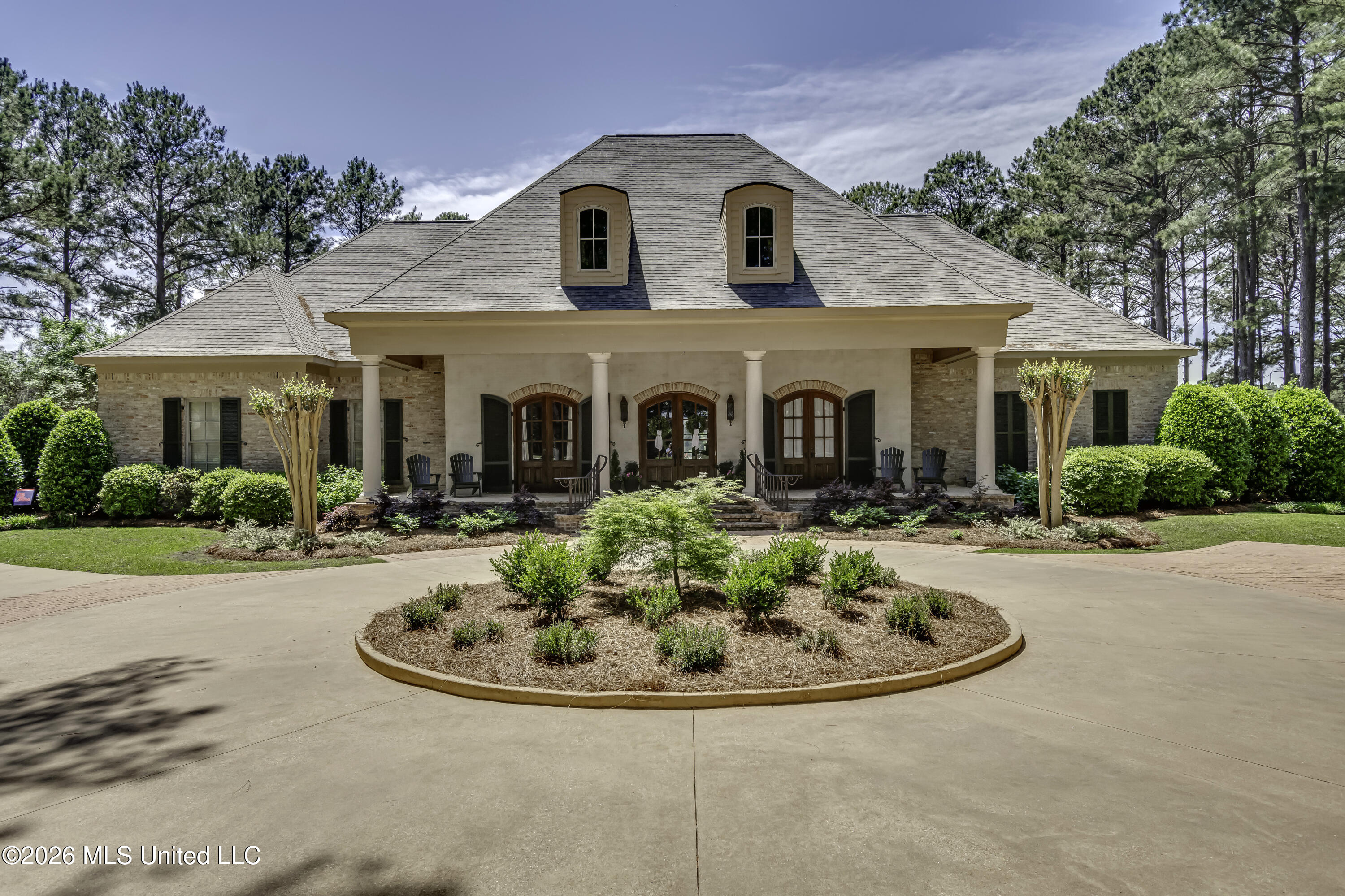 121 Johnstone Drive Property Photo 2