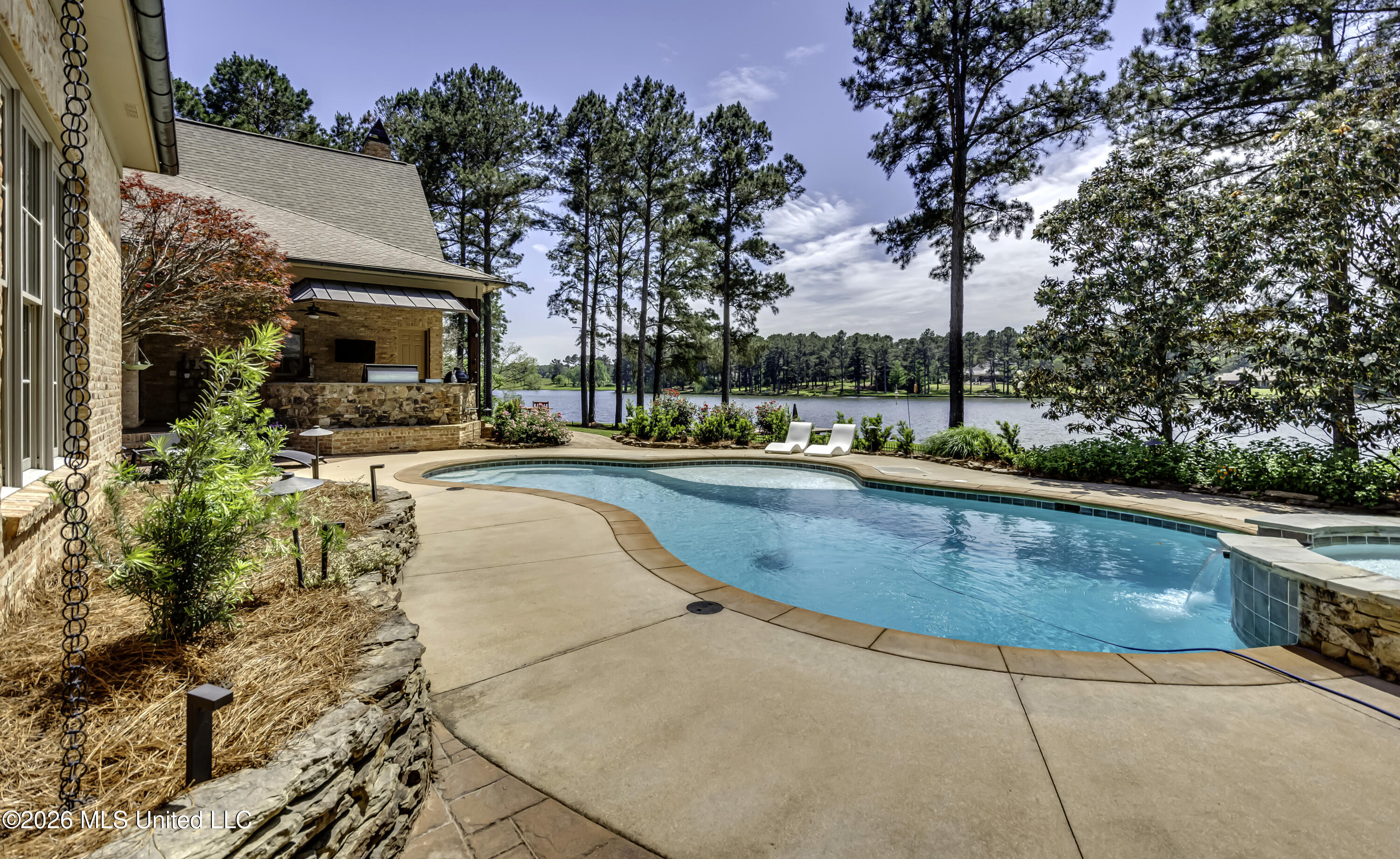 121 Johnstone Drive Property Photo 4