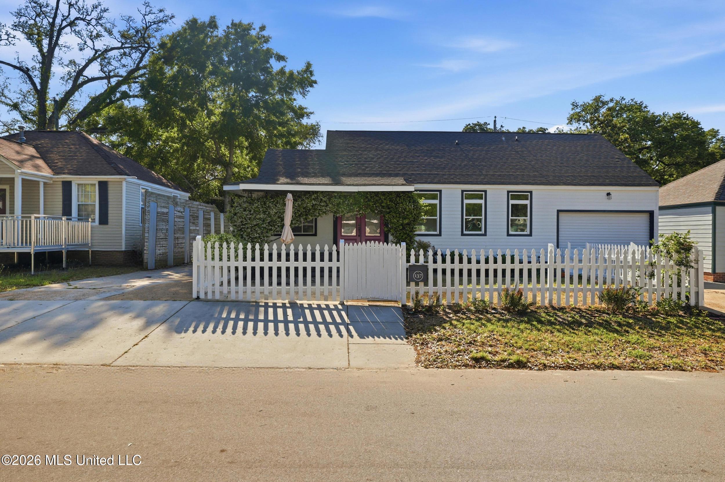 137 Keesler Circle Property Photo 1