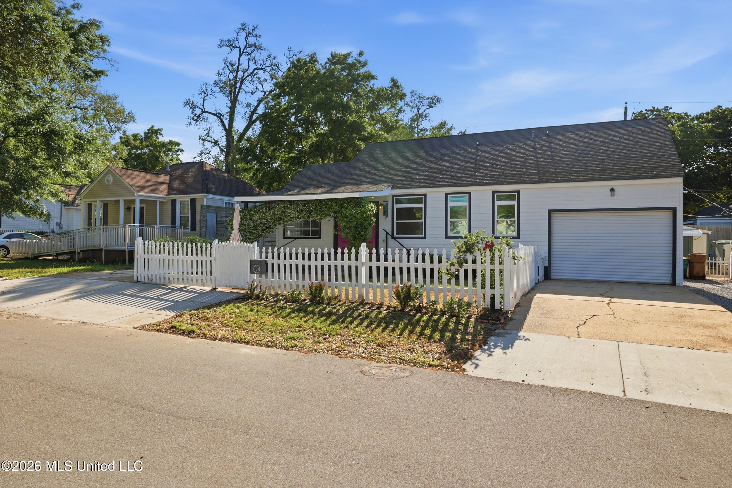 137 Keesler Circle Property Photo 3