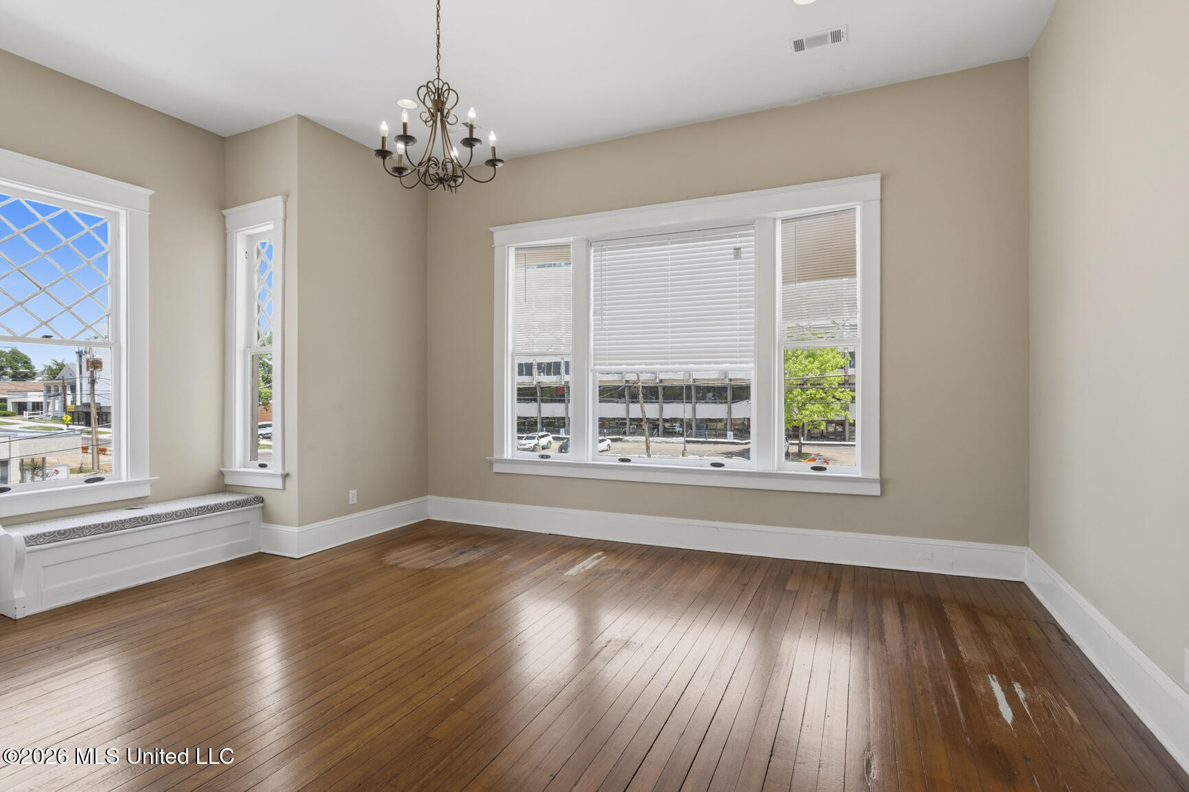 737 N State Street Property Photo 19
