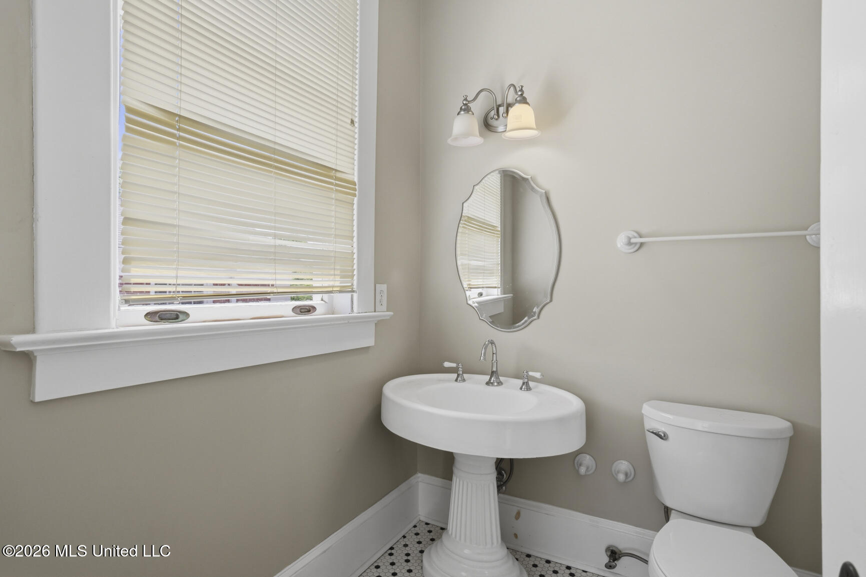 737 N State Street Property Photo 26