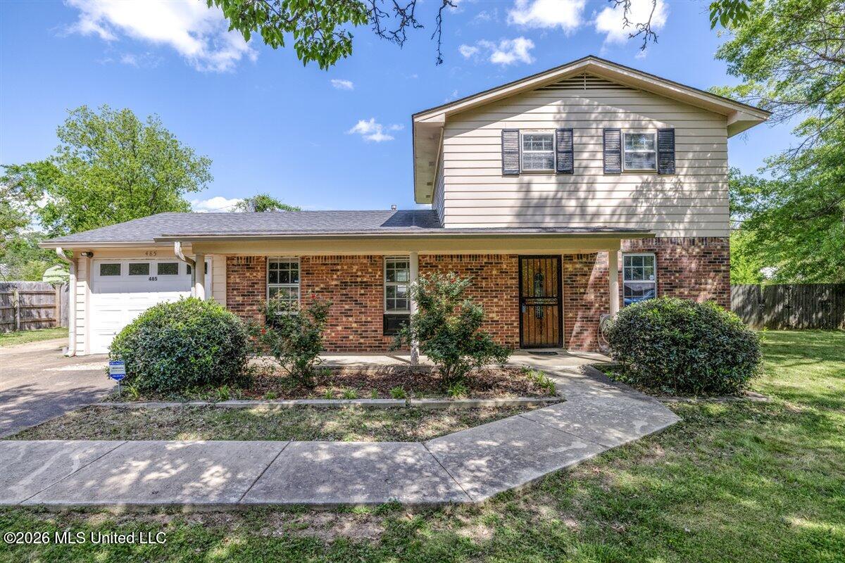 485 Gordon Drive Property Photo 1