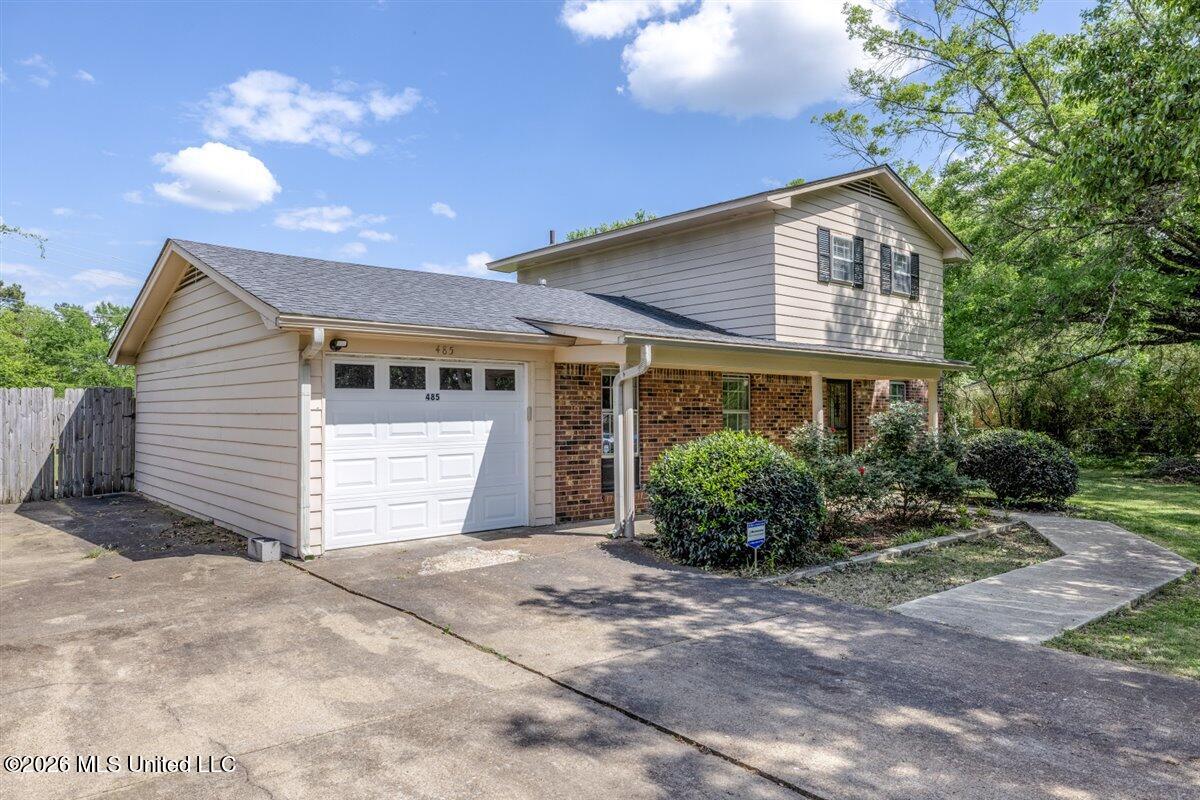 485 Gordon Drive Property Photo 2