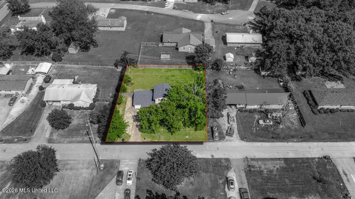 485 Gordon Drive Property Photo 5