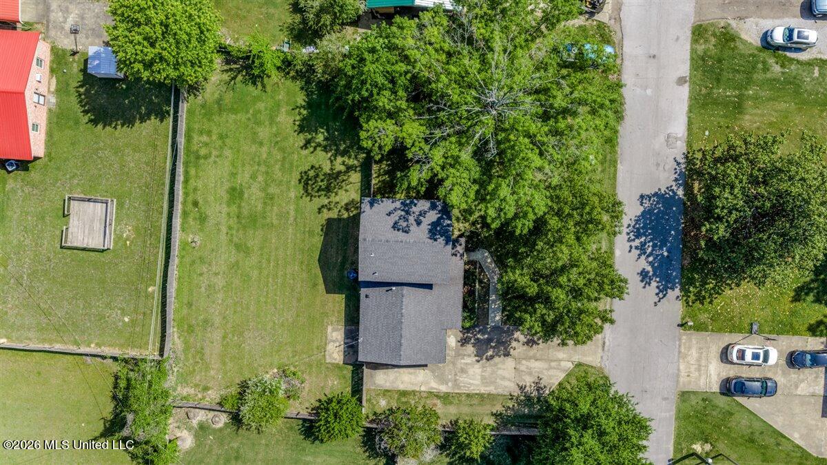 485 Gordon Drive Property Photo 6