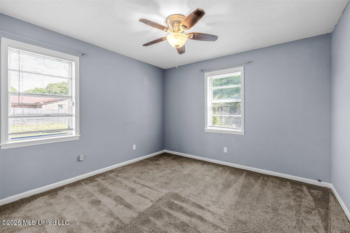 485 Gordon Drive Property Photo 12