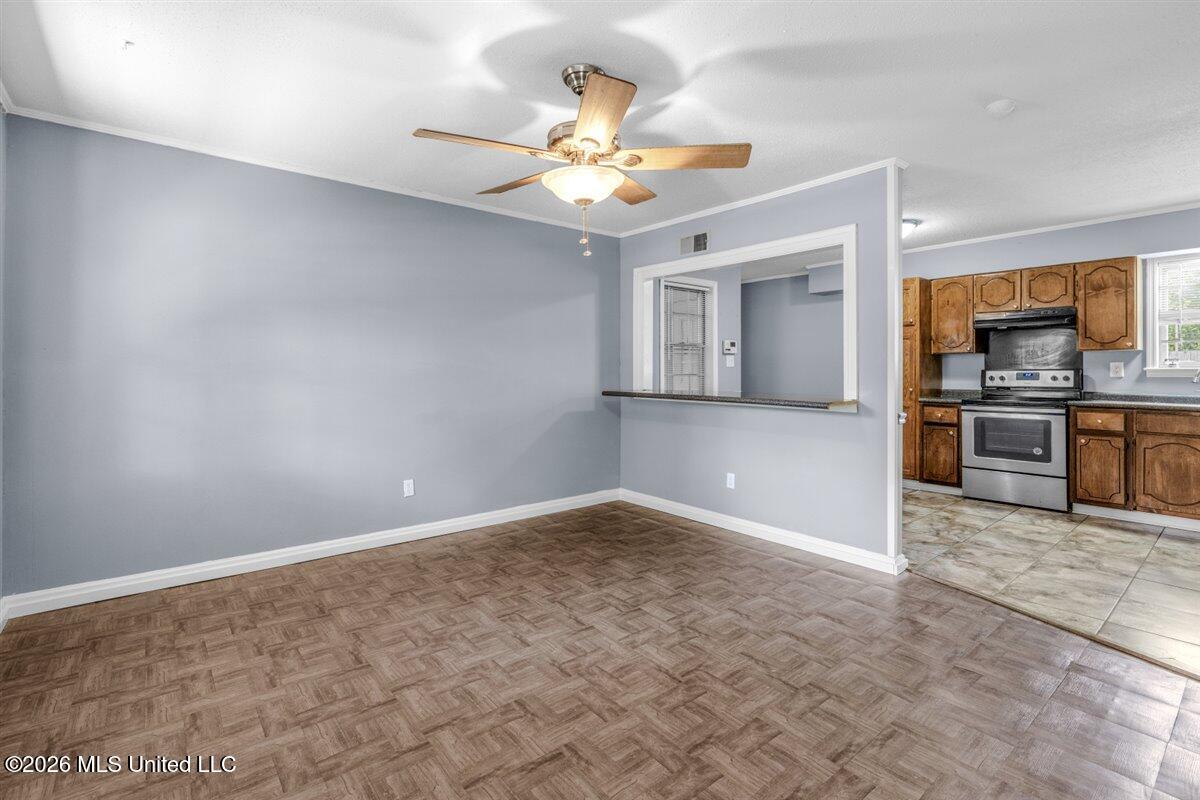 485 Gordon Drive Property Photo 16