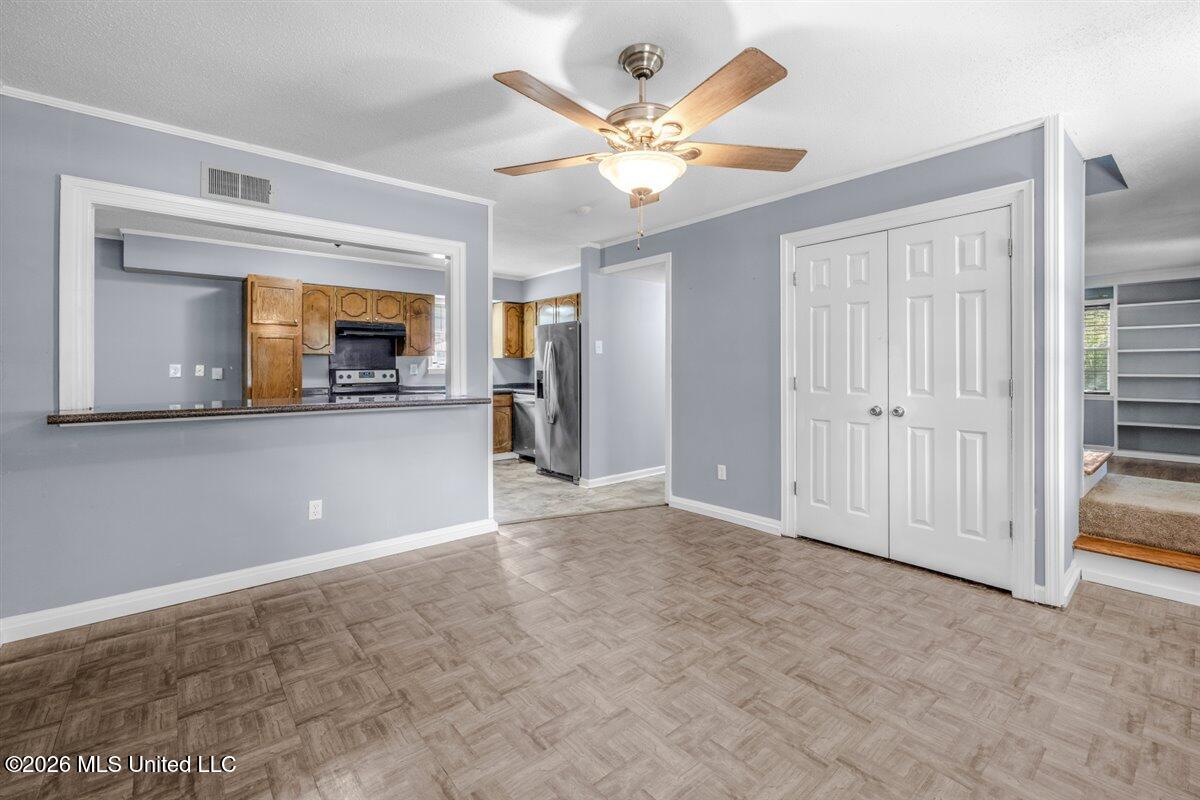 485 Gordon Drive Property Photo 18