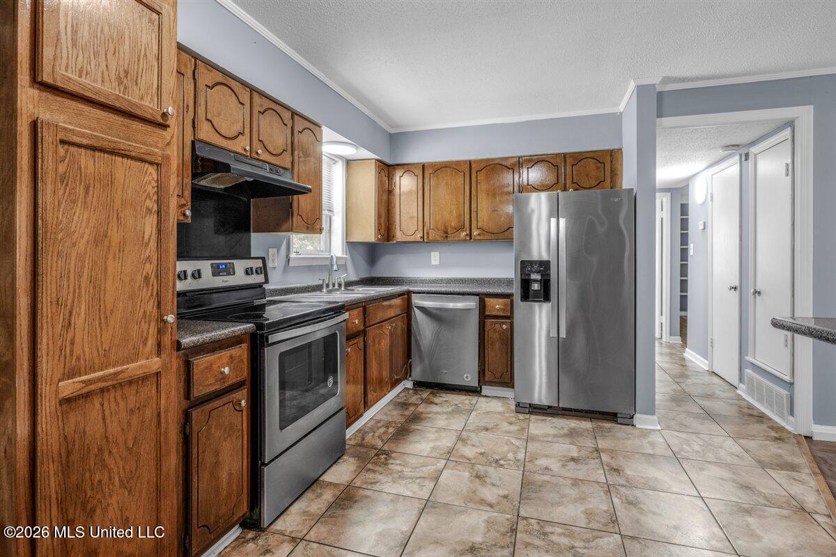 485 Gordon Drive Property Photo 20