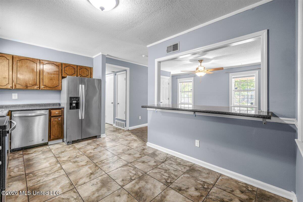 485 Gordon Drive Property Photo 23