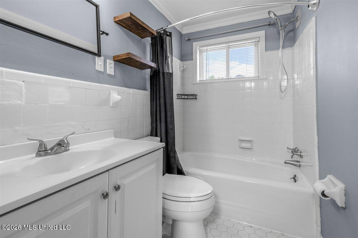 485 Gordon Drive Property Photo 24